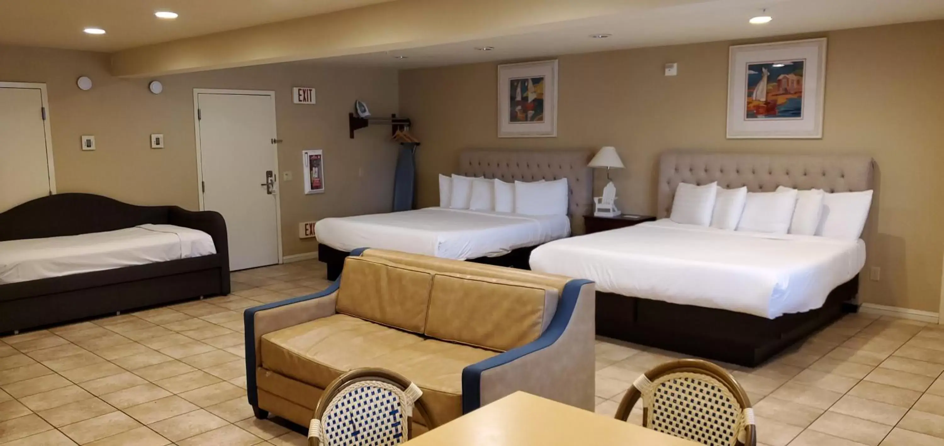 Bed in Morro Shores Inn And Suites