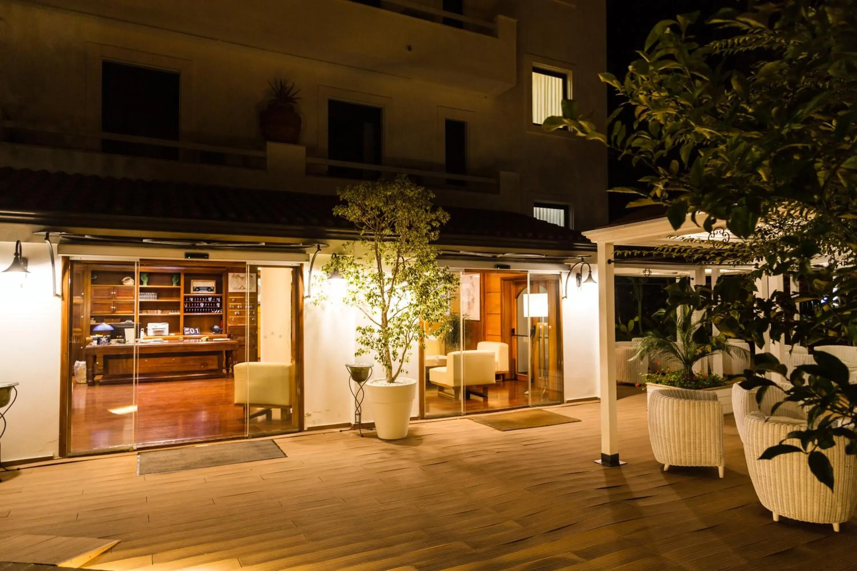 Patio in Hotel Mediterraneo