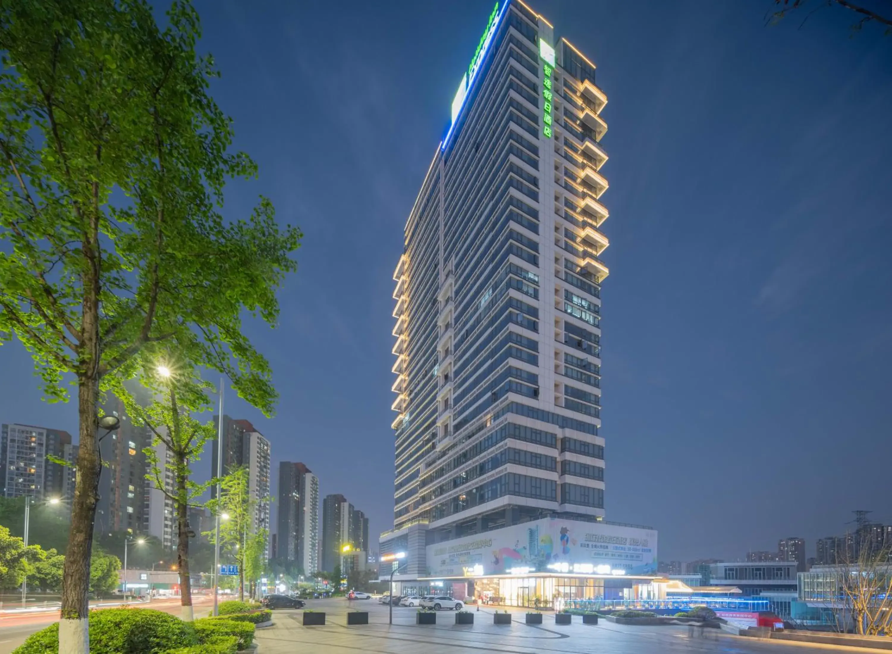 Property Building in Holiday Inn Express Chongqing Caiyun Lake, an IHG Hotel