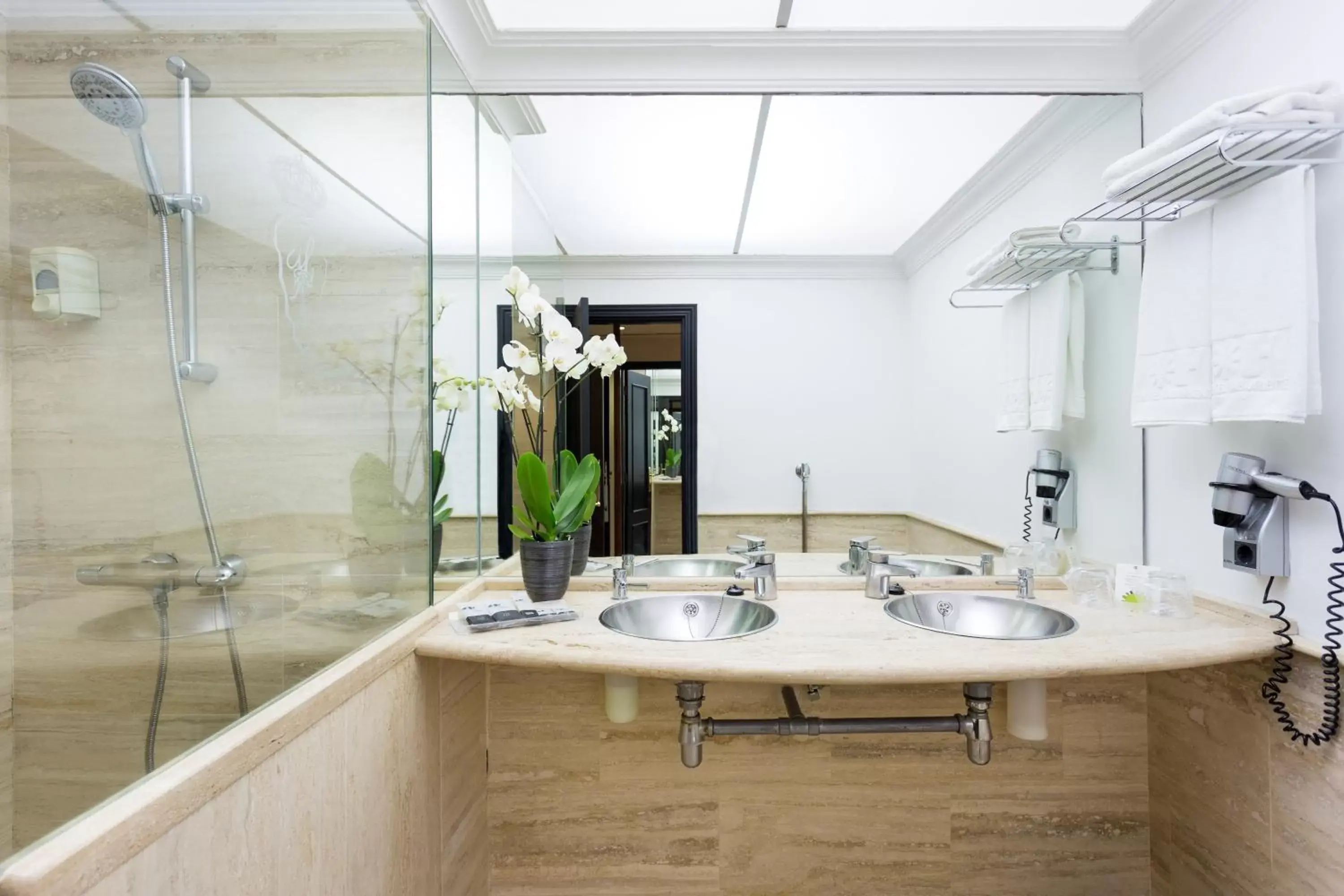 Bathroom in Hotel Taburiente S.C.Tenerife