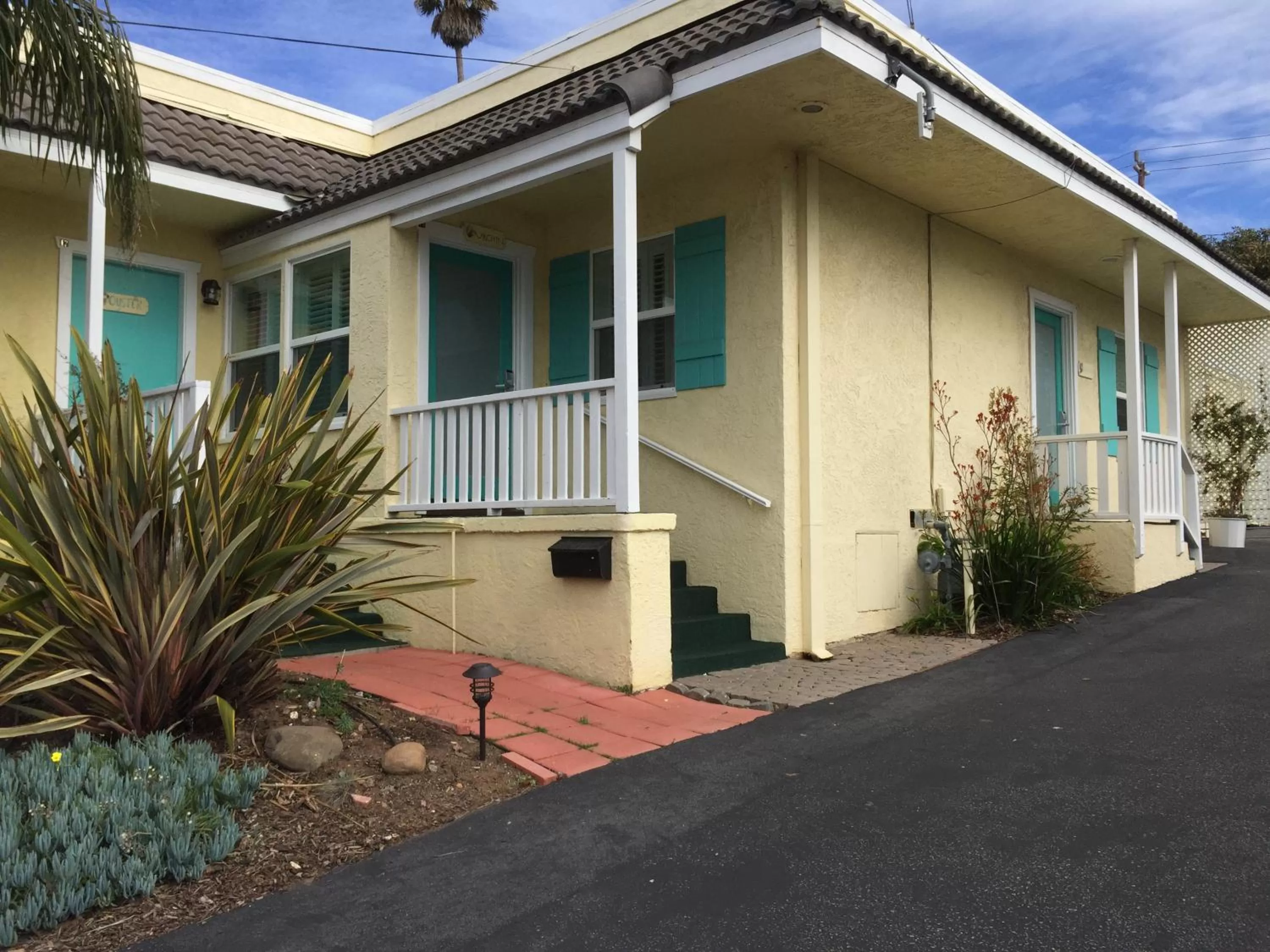Property building in Beach Bungalow Inn and Suites