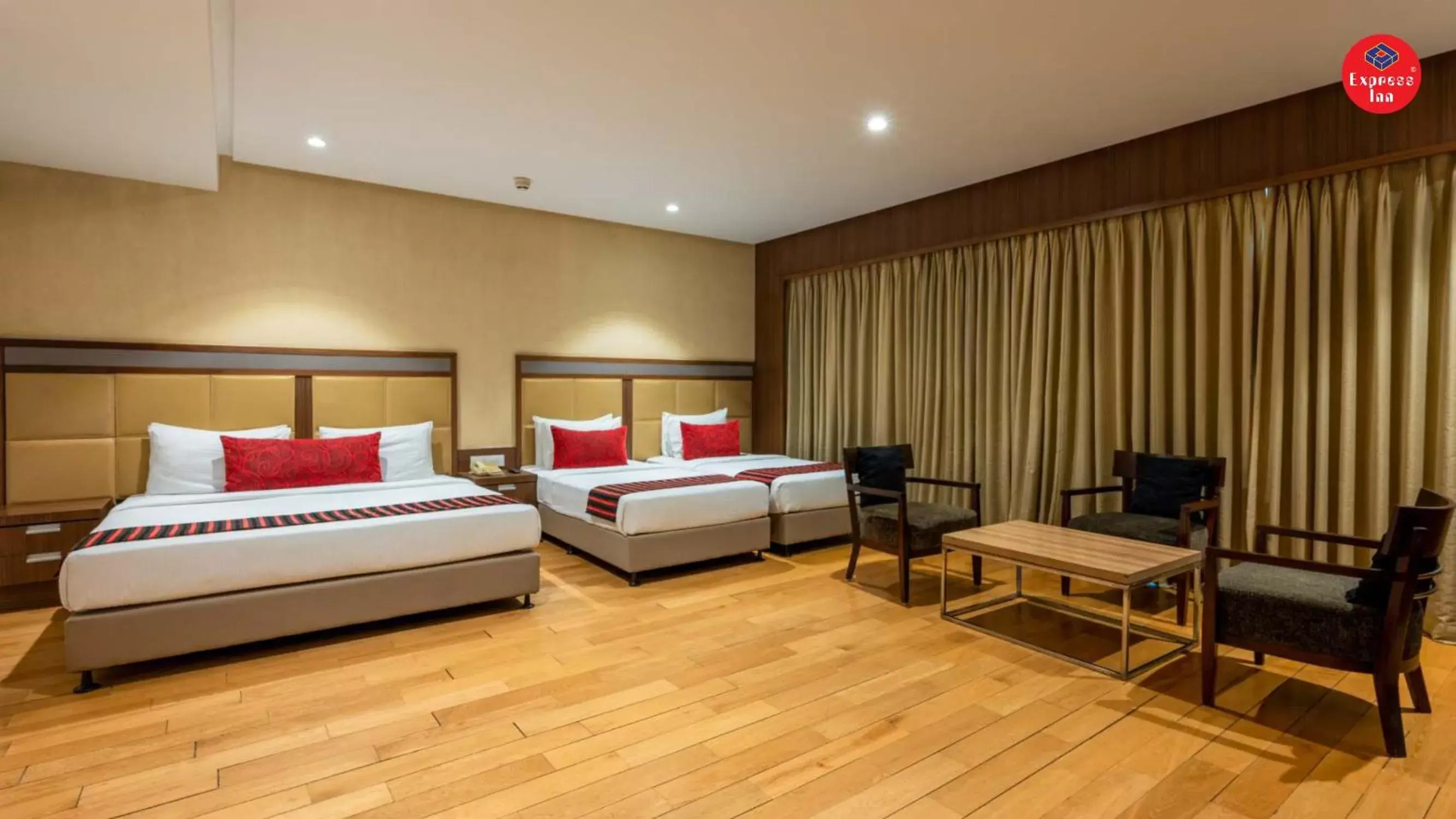 Family Room in Express Inn The Business Luxury Hotel Family Room in Express Inn The Business Luxury Hotel