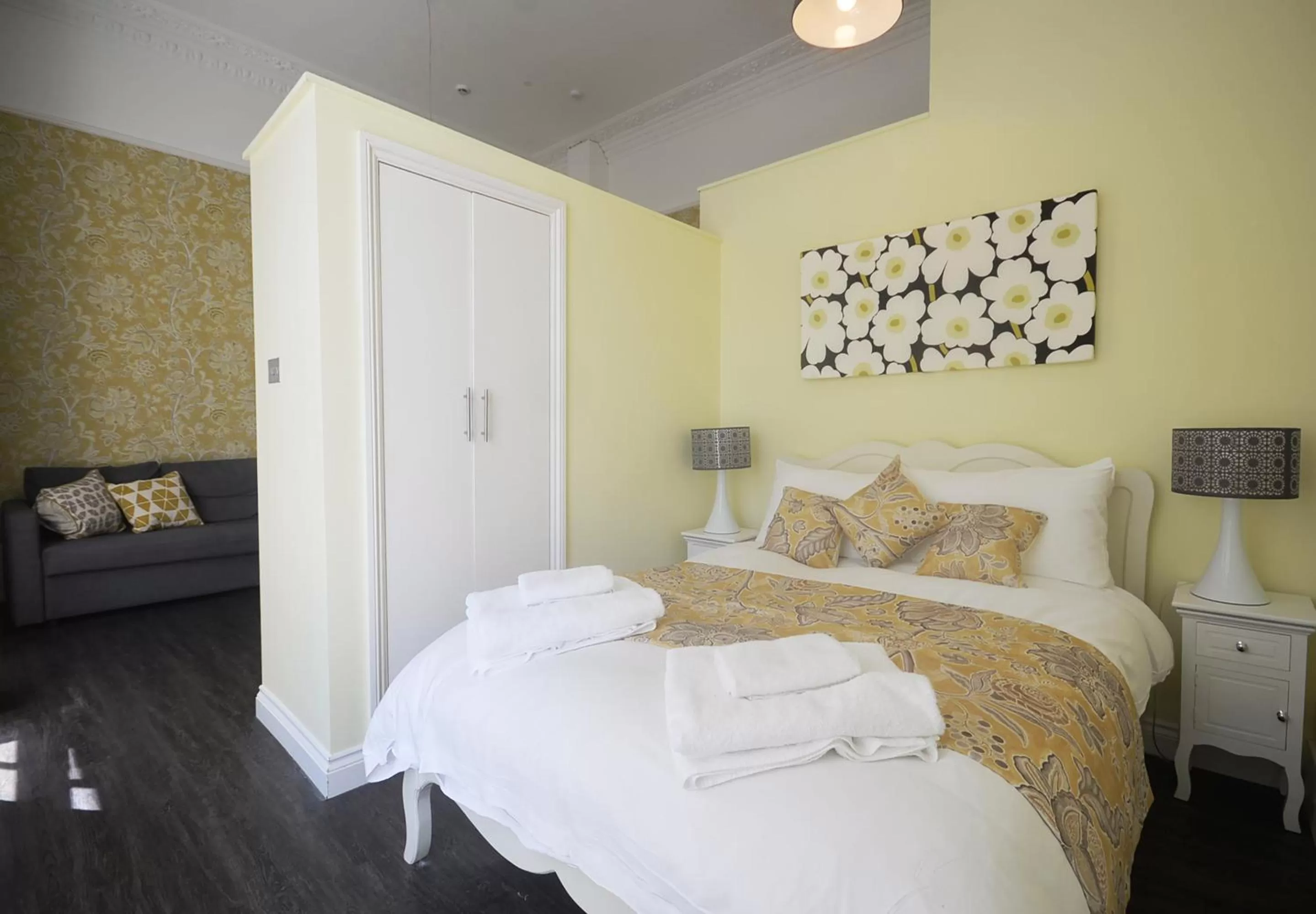 Bed in 1 Elliot Terrace