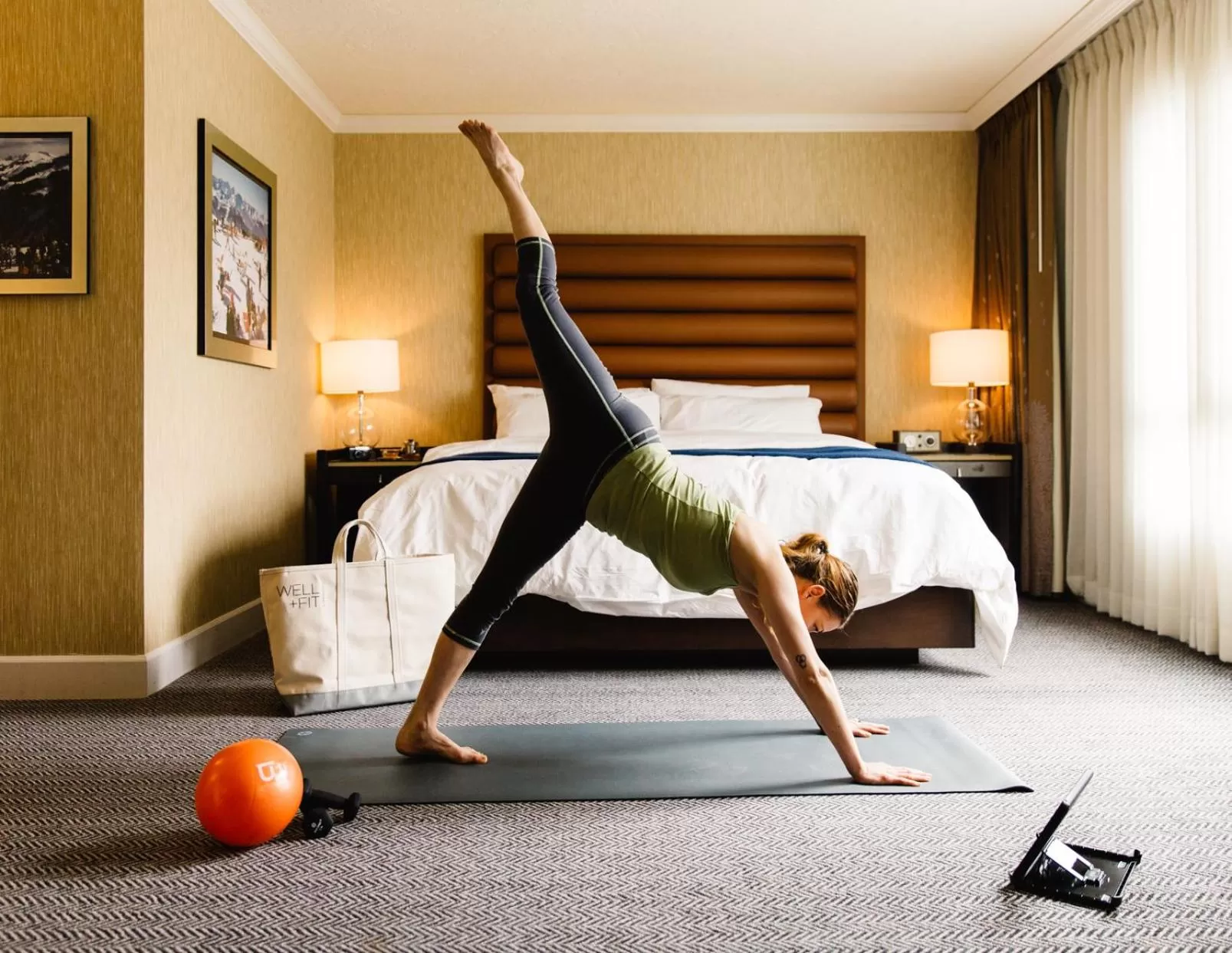 Activities, Bed in Dossier