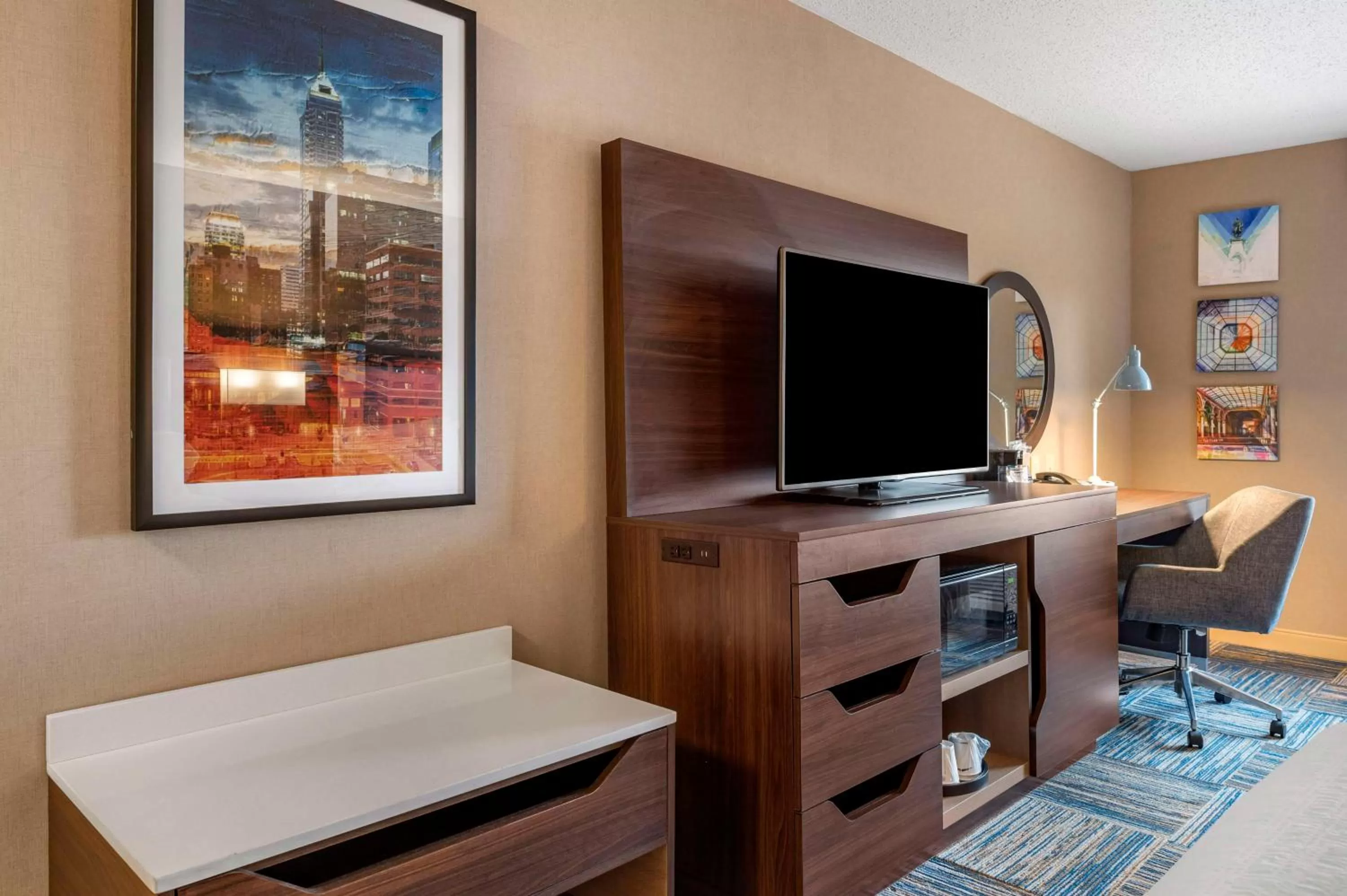 Bedroom in Hampton Inn Greenfield