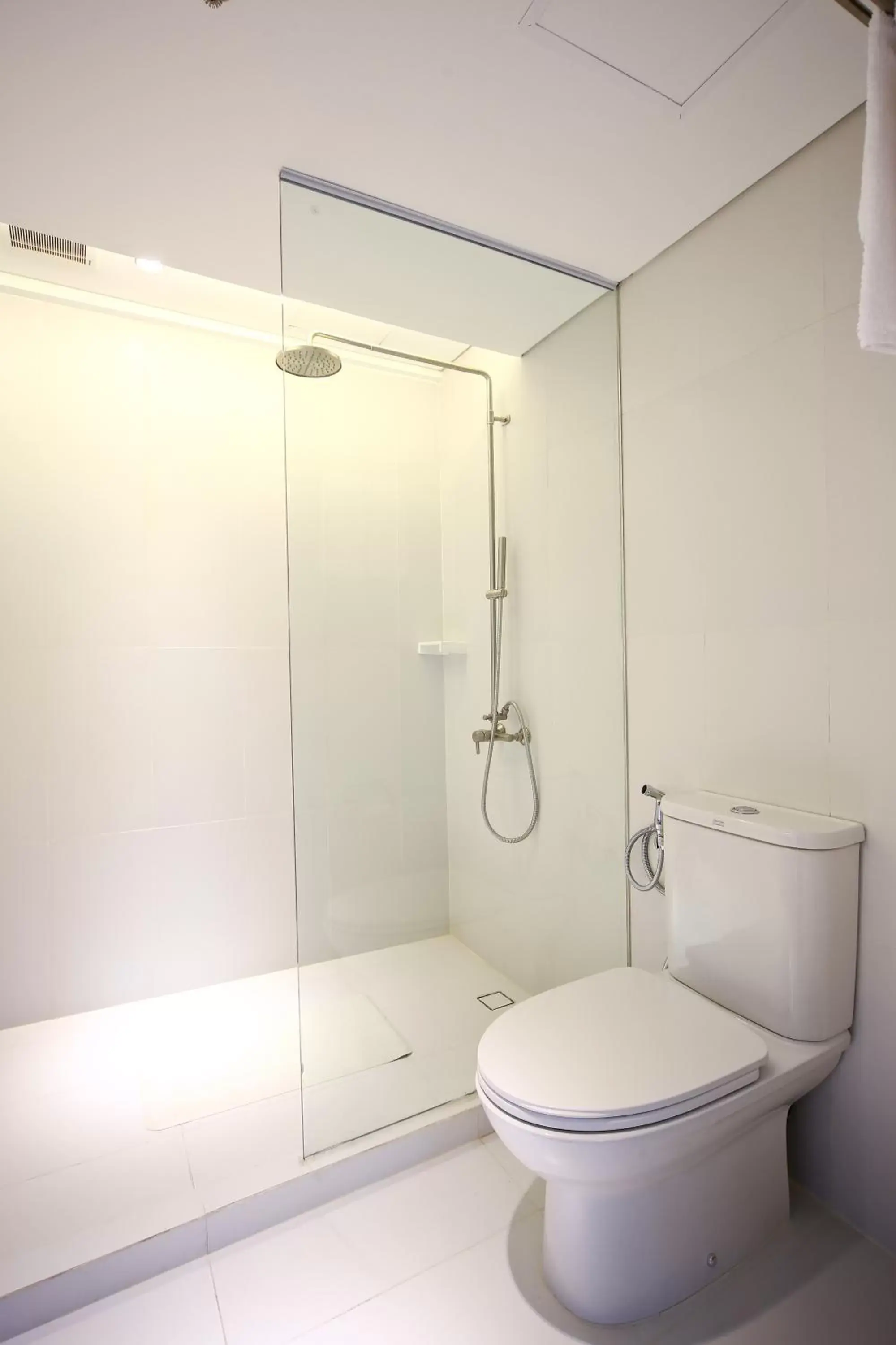 Shower, Bathroom in TRYP by Wyndham Mall of Asia Manila