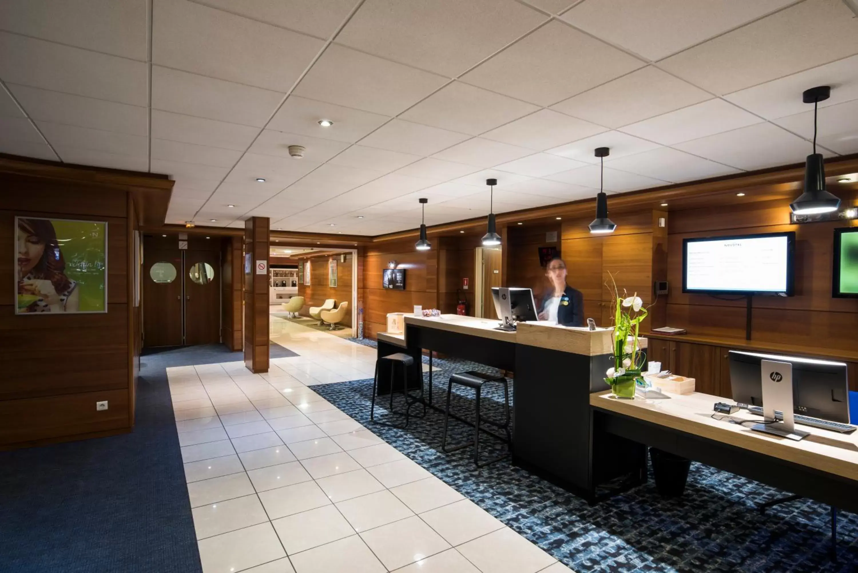 Lobby or reception in Novotel Chartres