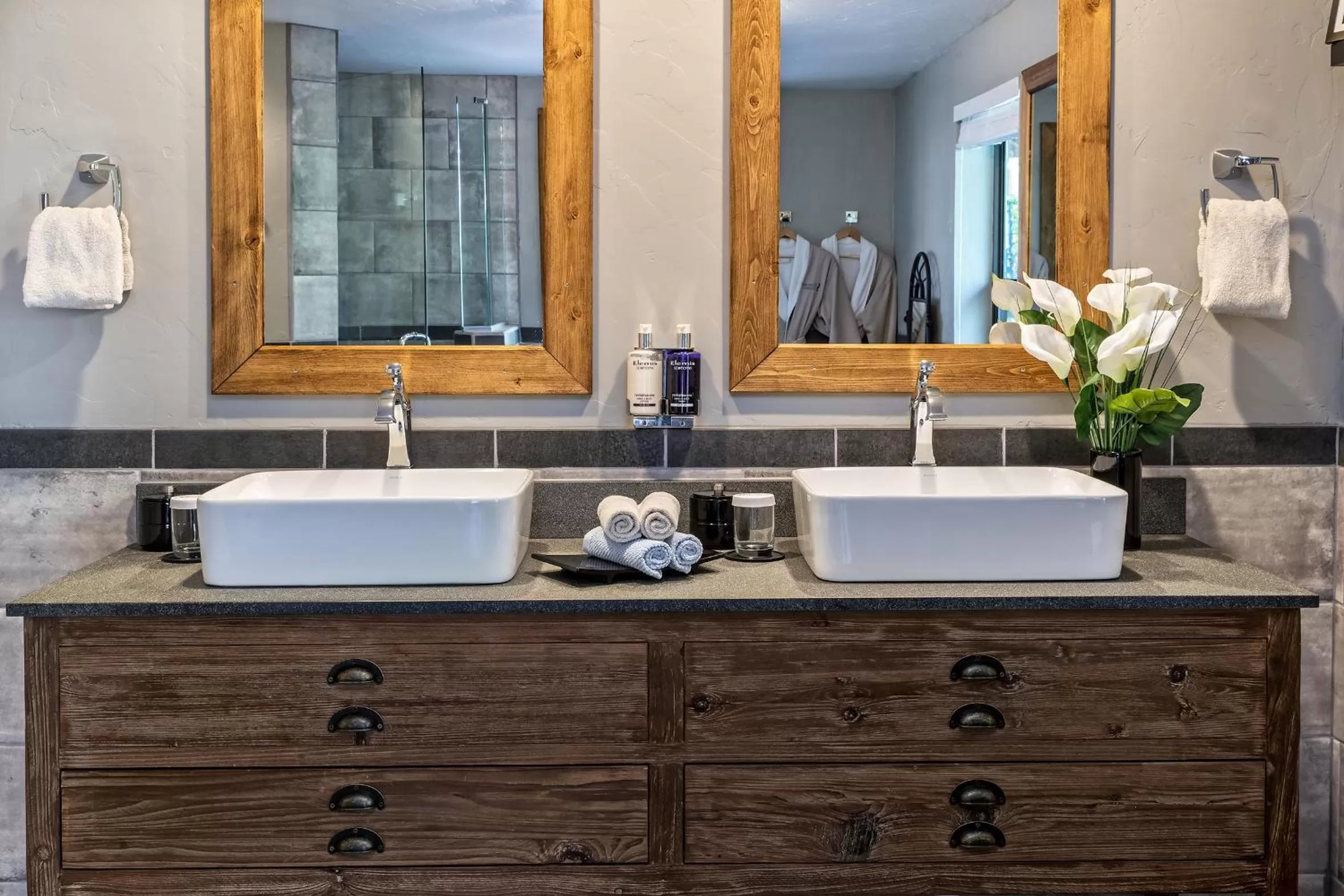 Bathroom in Sheridan House Inn- Adult Only Accommodation