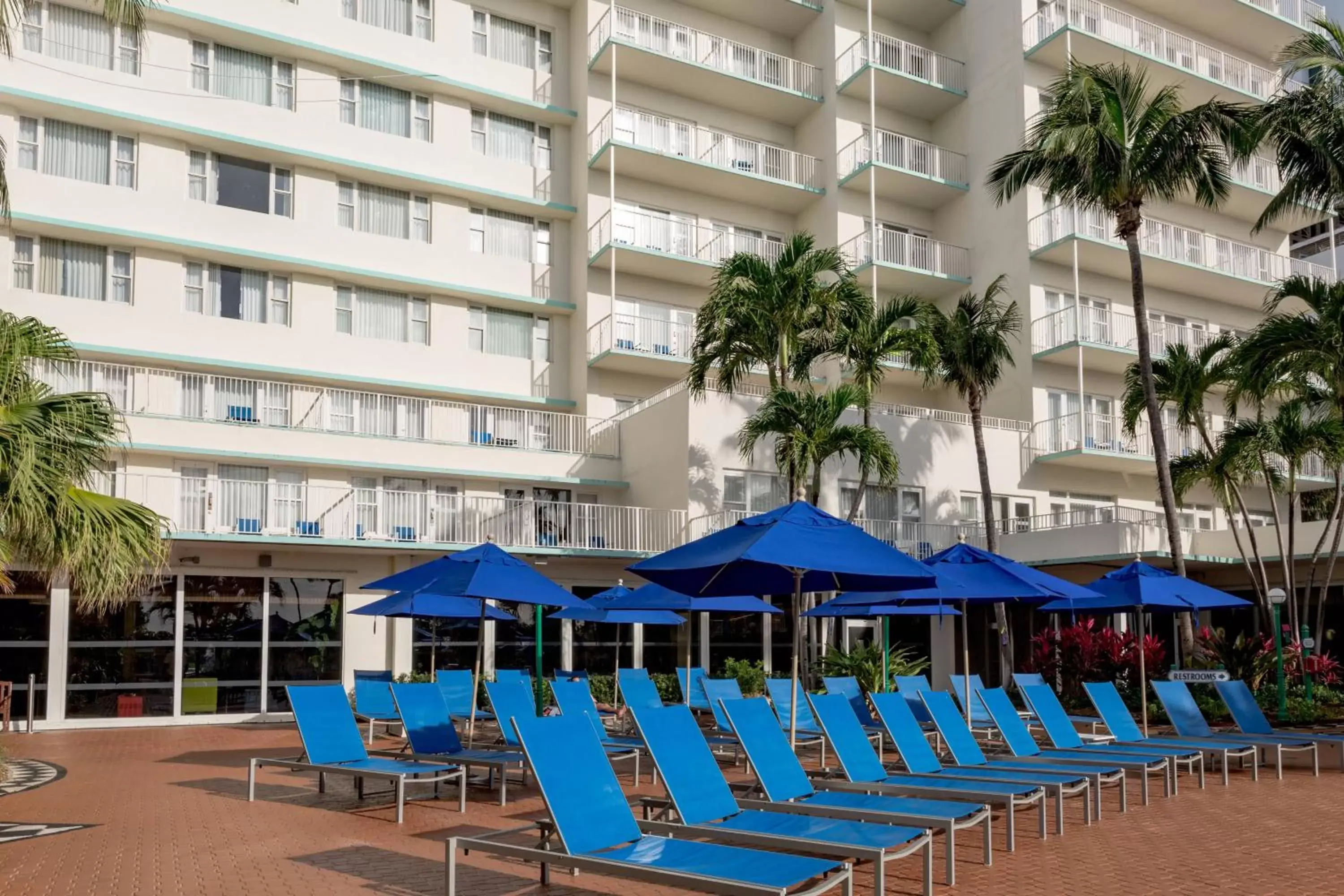 Property Building in Radisson Resort Miami Beach