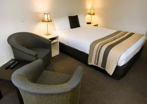 Bed in Shoreline Hotel