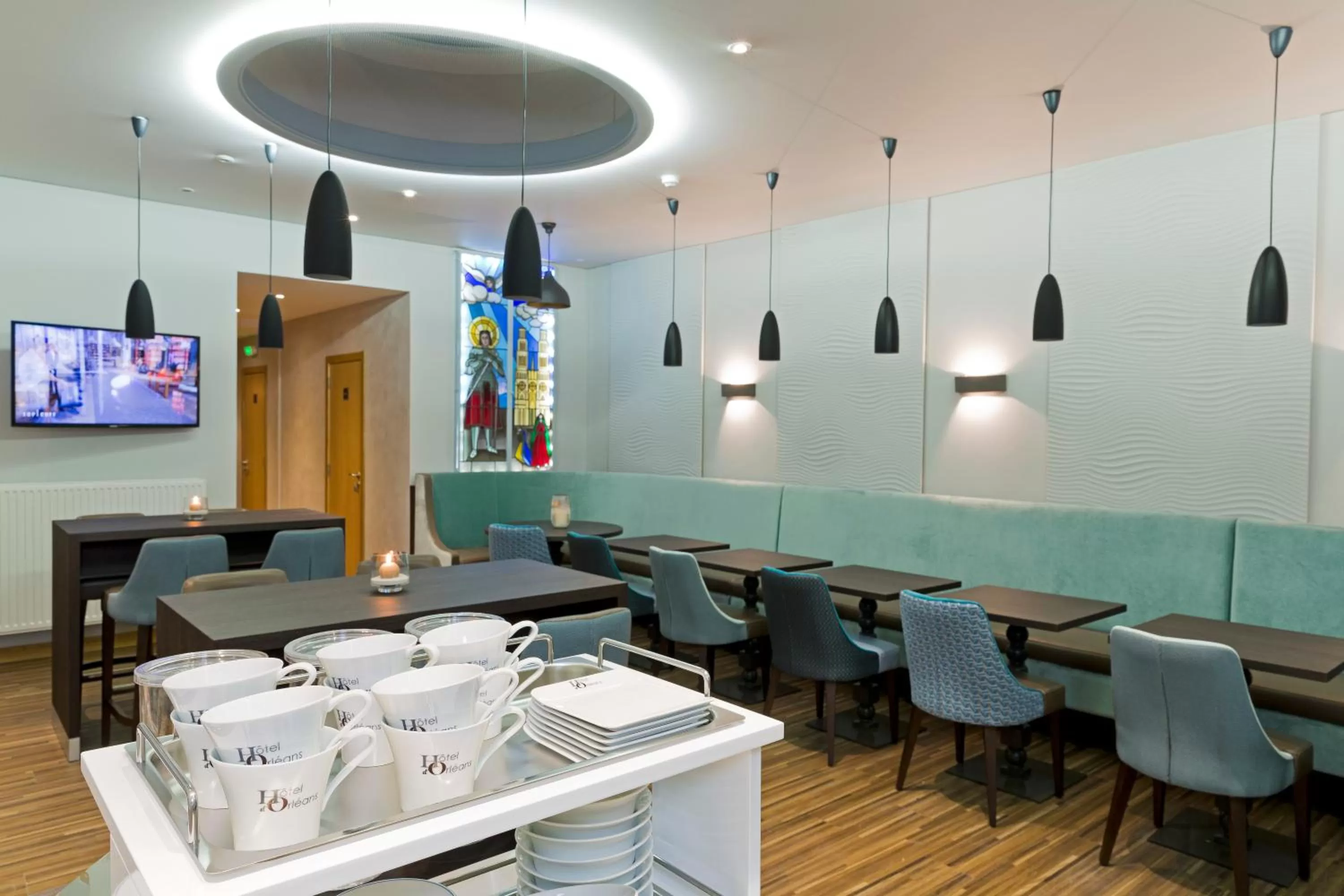 Restaurant/places to eat in Hôtel d'Orléans