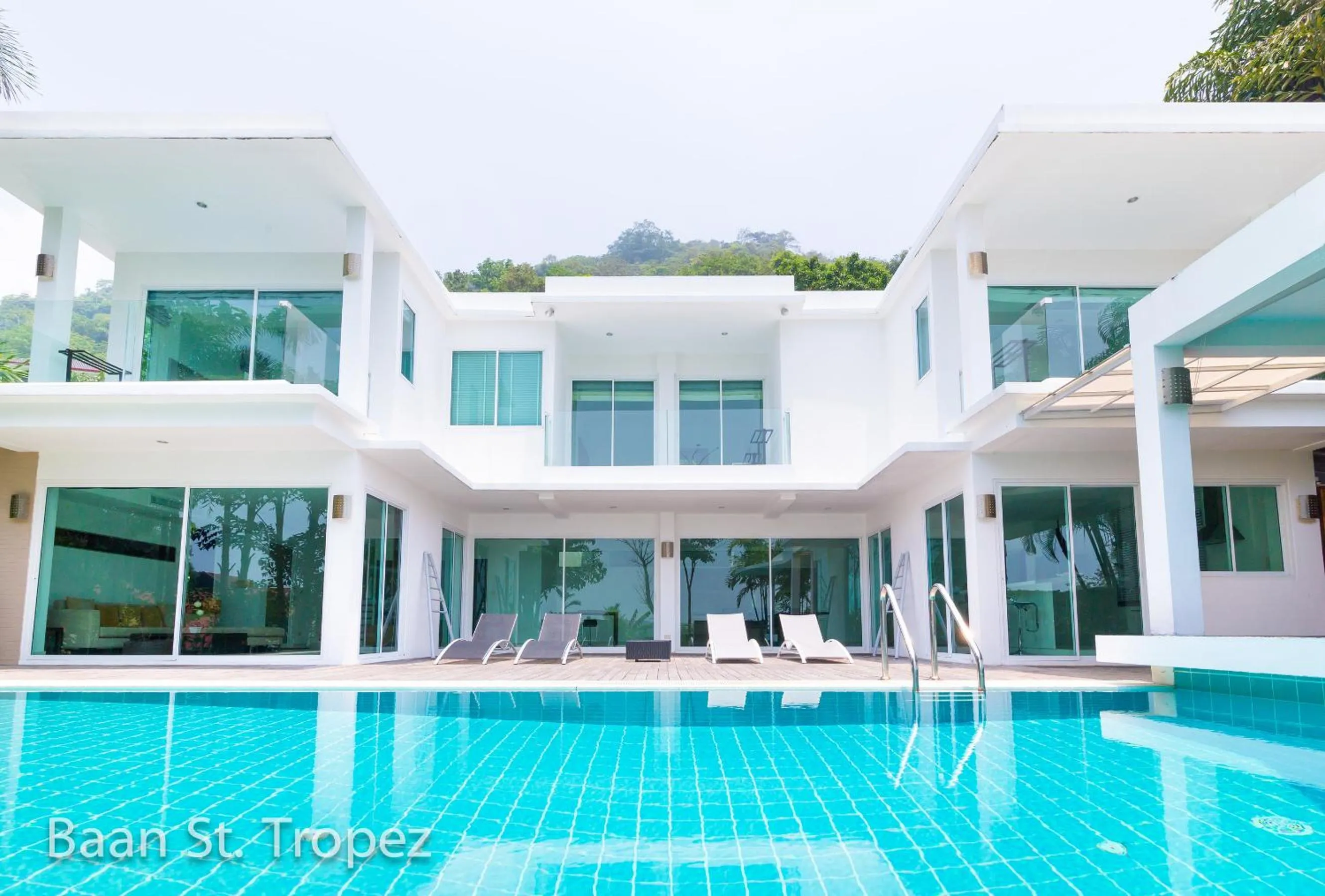Swimming pool in Baan Saint-Tropez Seaview Villas Kata Beach