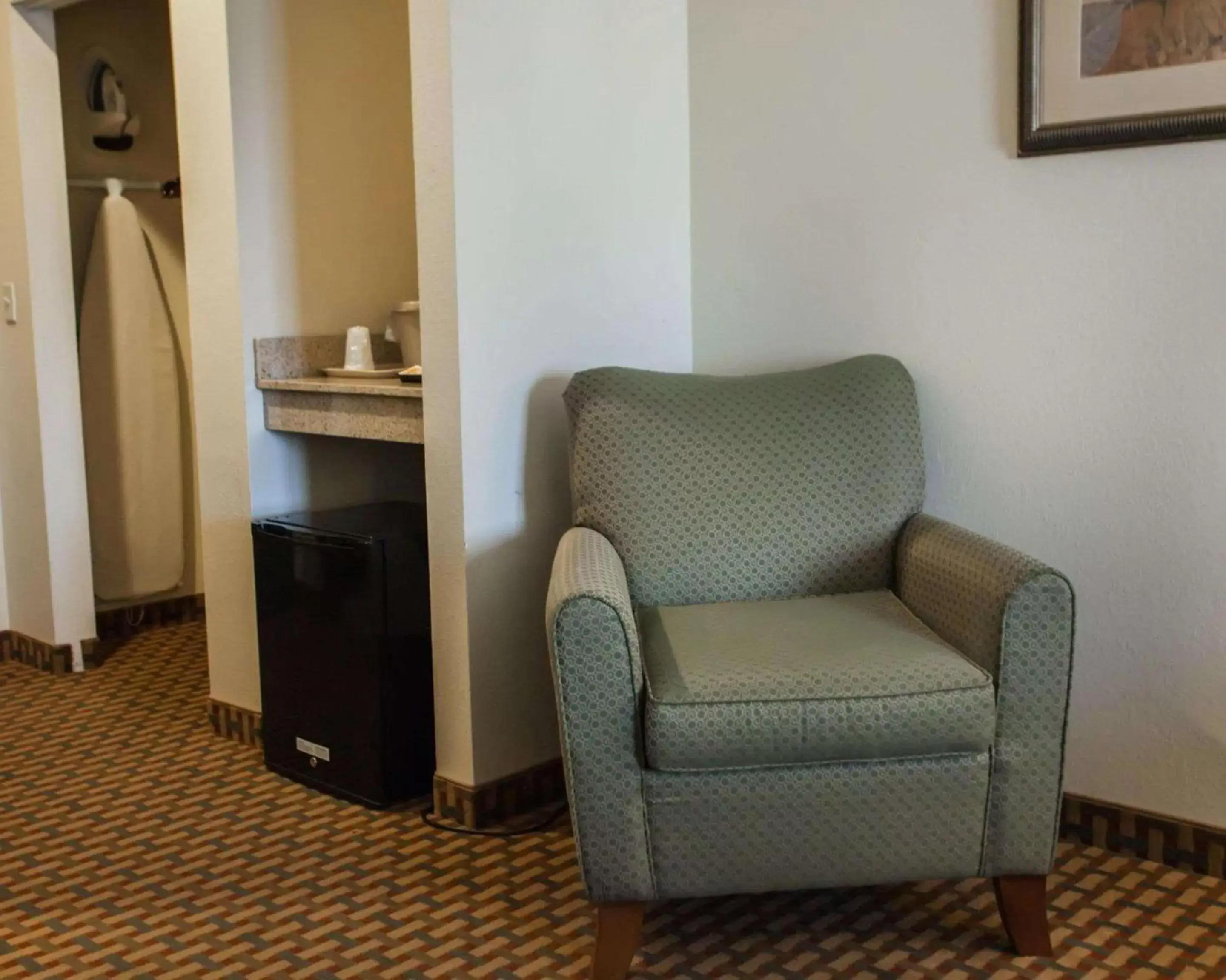 Photo of the whole room, Seating Area in Comfort Inn & Suites Harrisonville