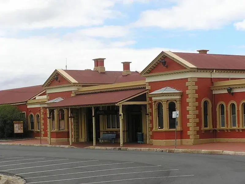 Nearby landmark, Facade/Entrance in Alpine Heritage Motel