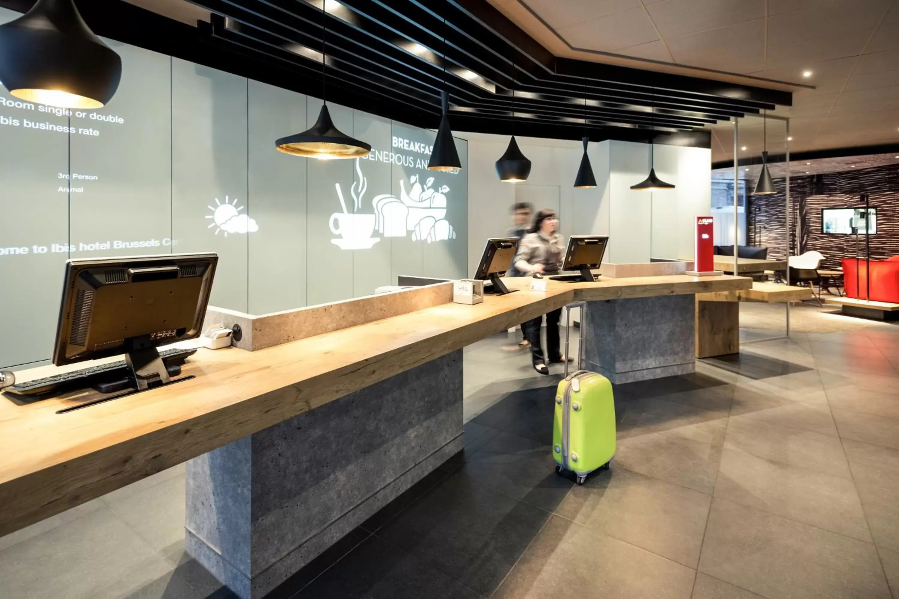 Lobby or reception, Kitchen/Kitchenette in Ibis Brussels City Centre