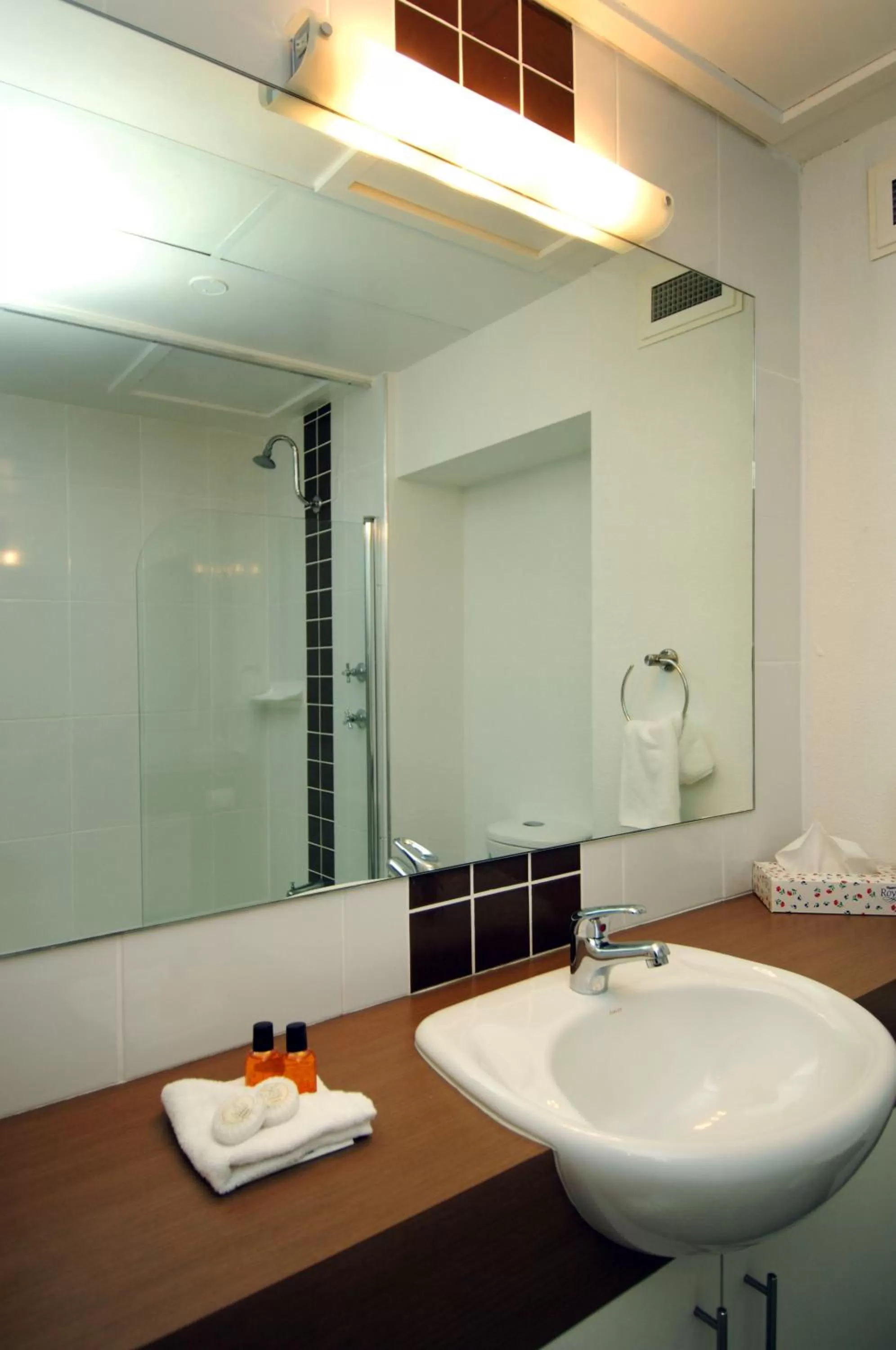 Shower in Aquarius On The Beach