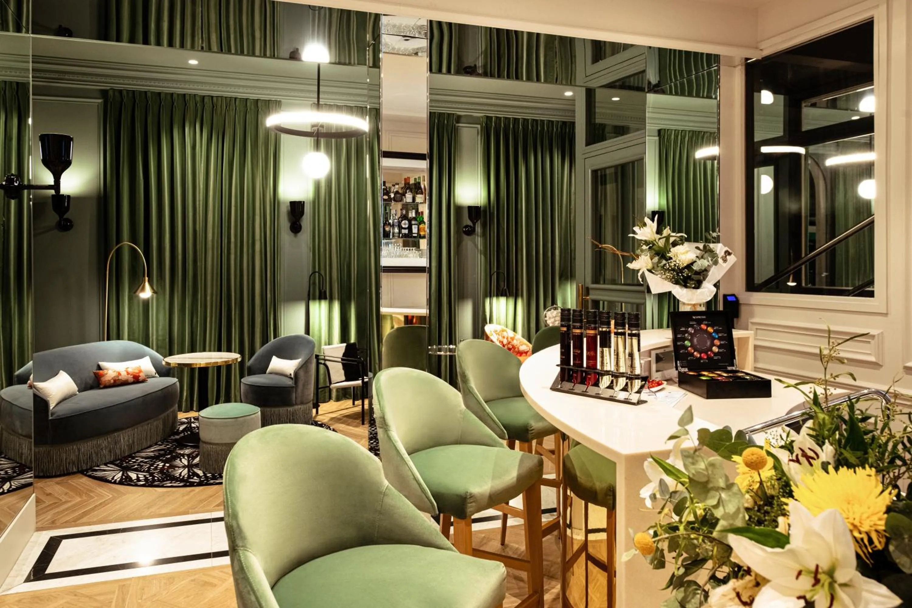 Lounge or bar in Mercure Paris Gare De Lyon Opera Bastille