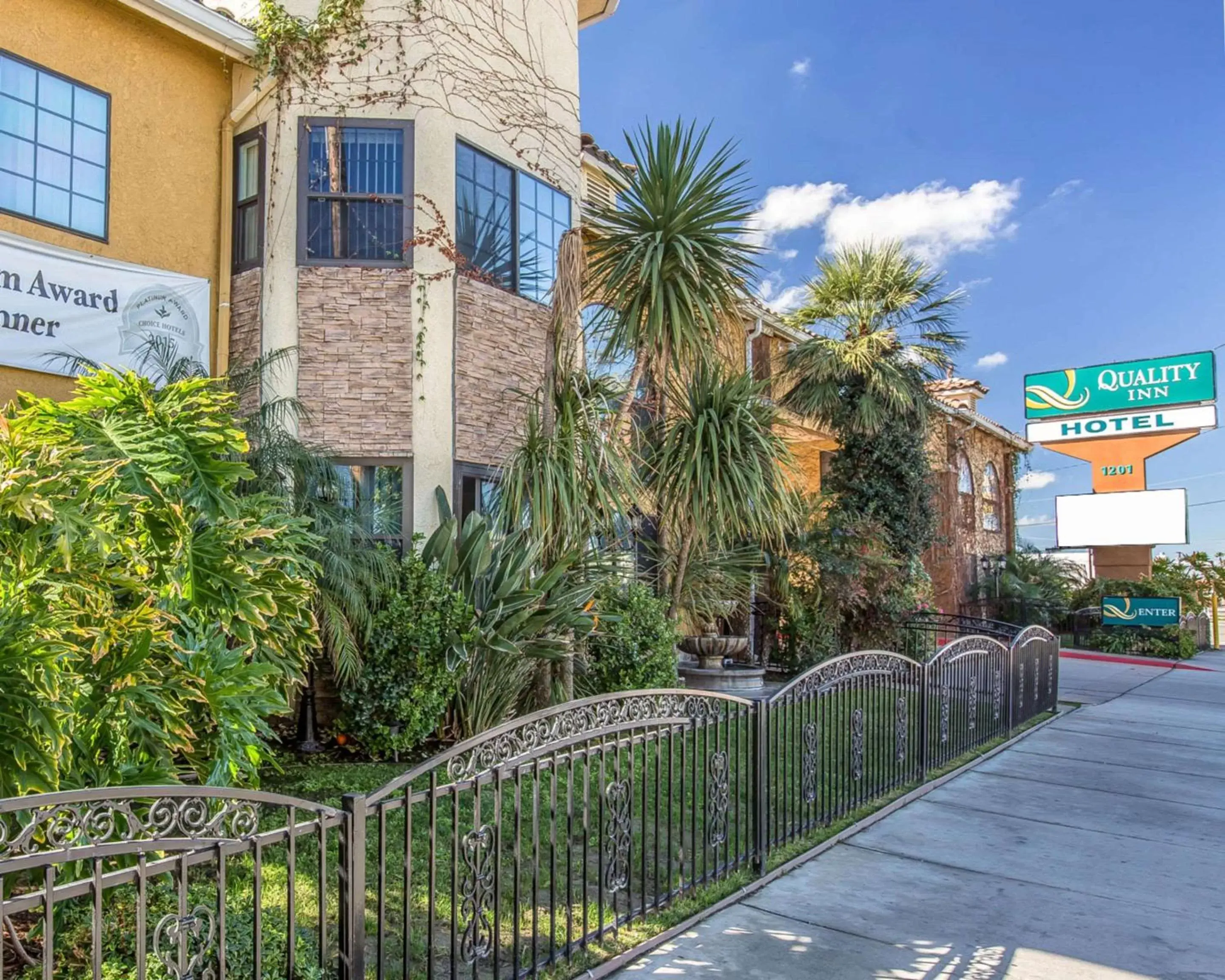 Property building in Quality Inn Hemet - San Jacinto Property building in Quality Inn Hemet - San Jacinto