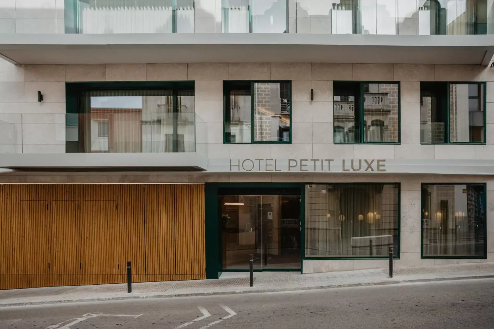 Property Building in Hotel Boutique Petit Luxe
