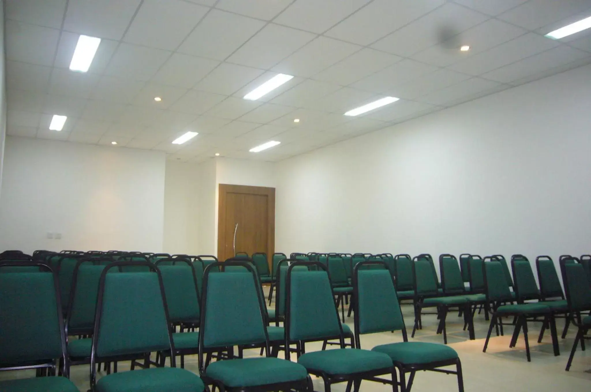Business facilities in Pousada dos Reis