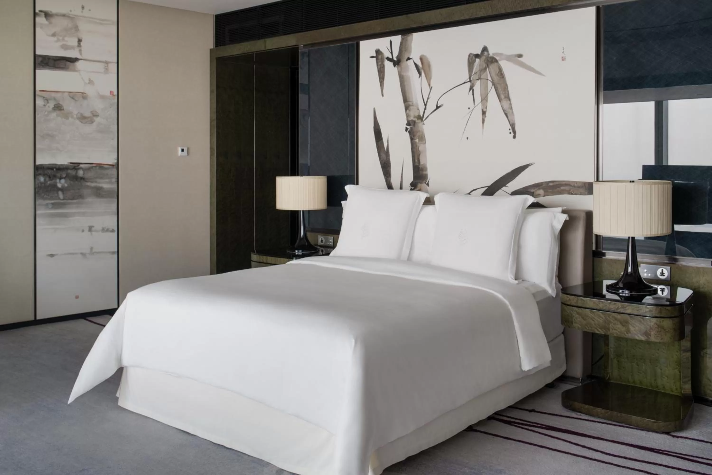 Bed in Four Seasons Hotel Guangzhou