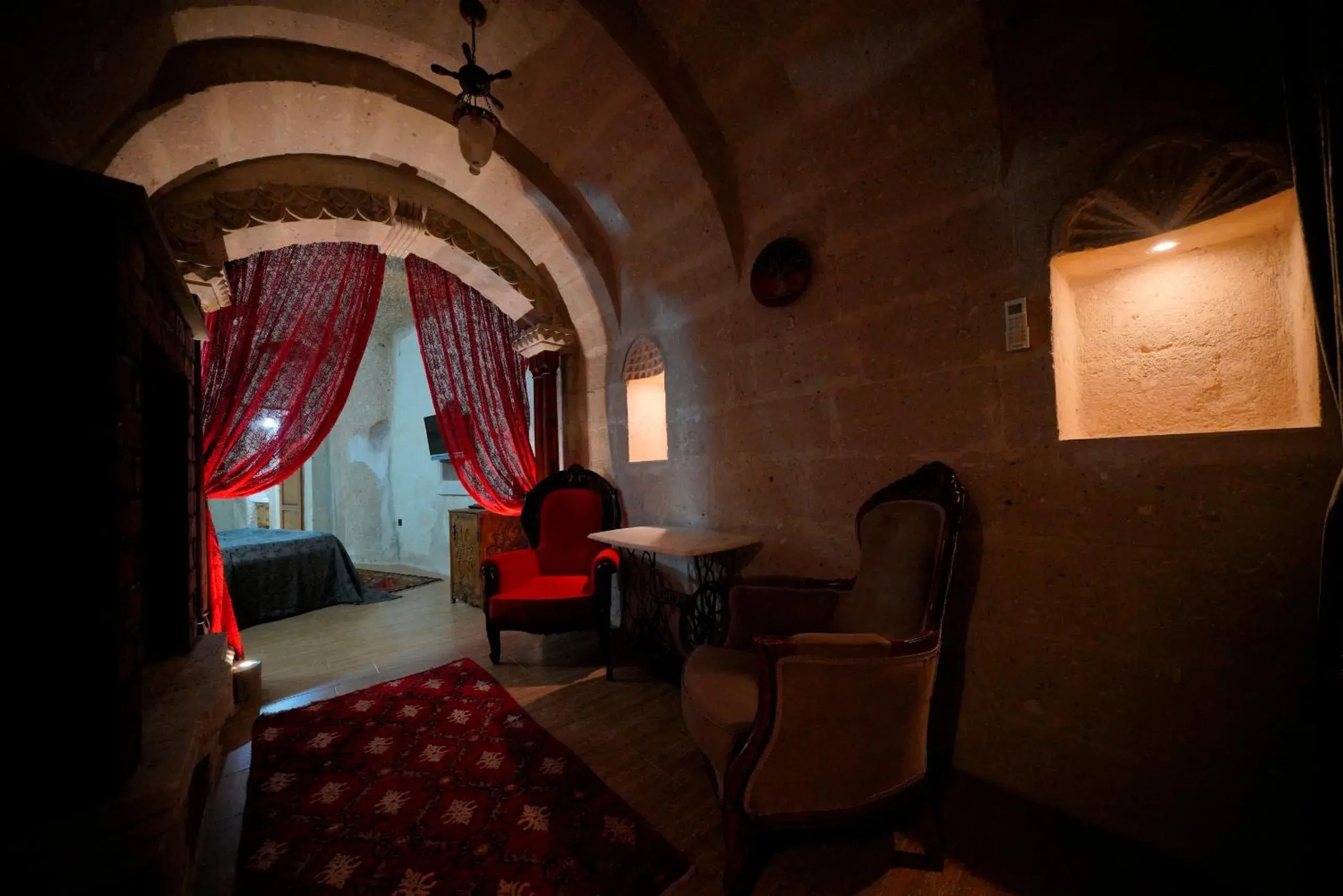 Photo of the whole room, Seating Area in Holiday Cave Hotel