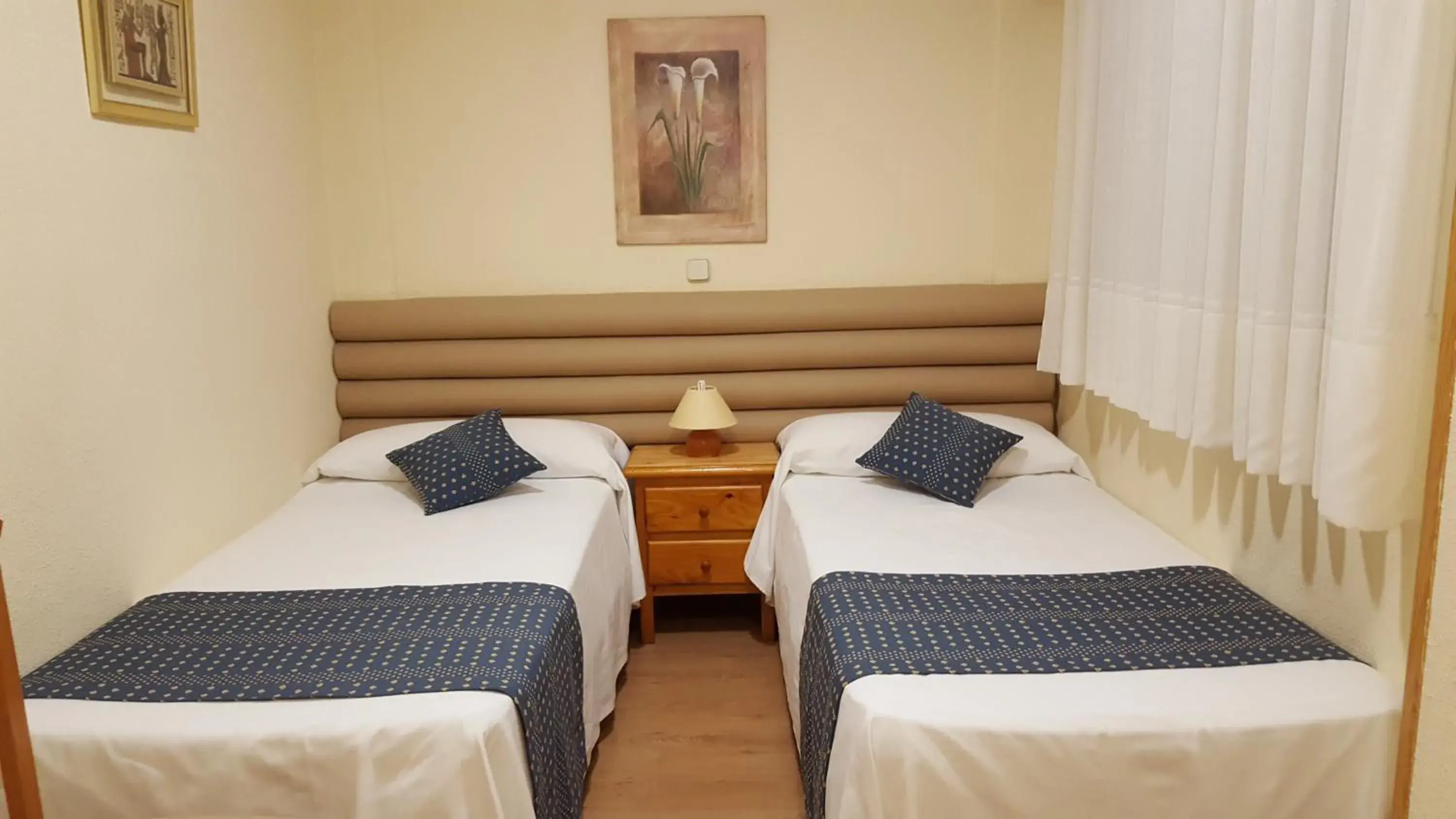 Photo of the whole room, Room Photo in Hotel Cuatro Caños