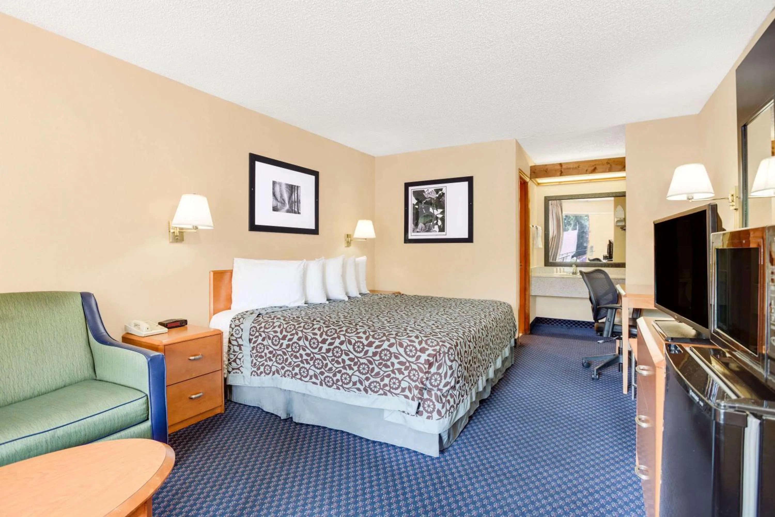 Photo of the whole room, Bed in Days Inn by Wyndham Downtown Aiken