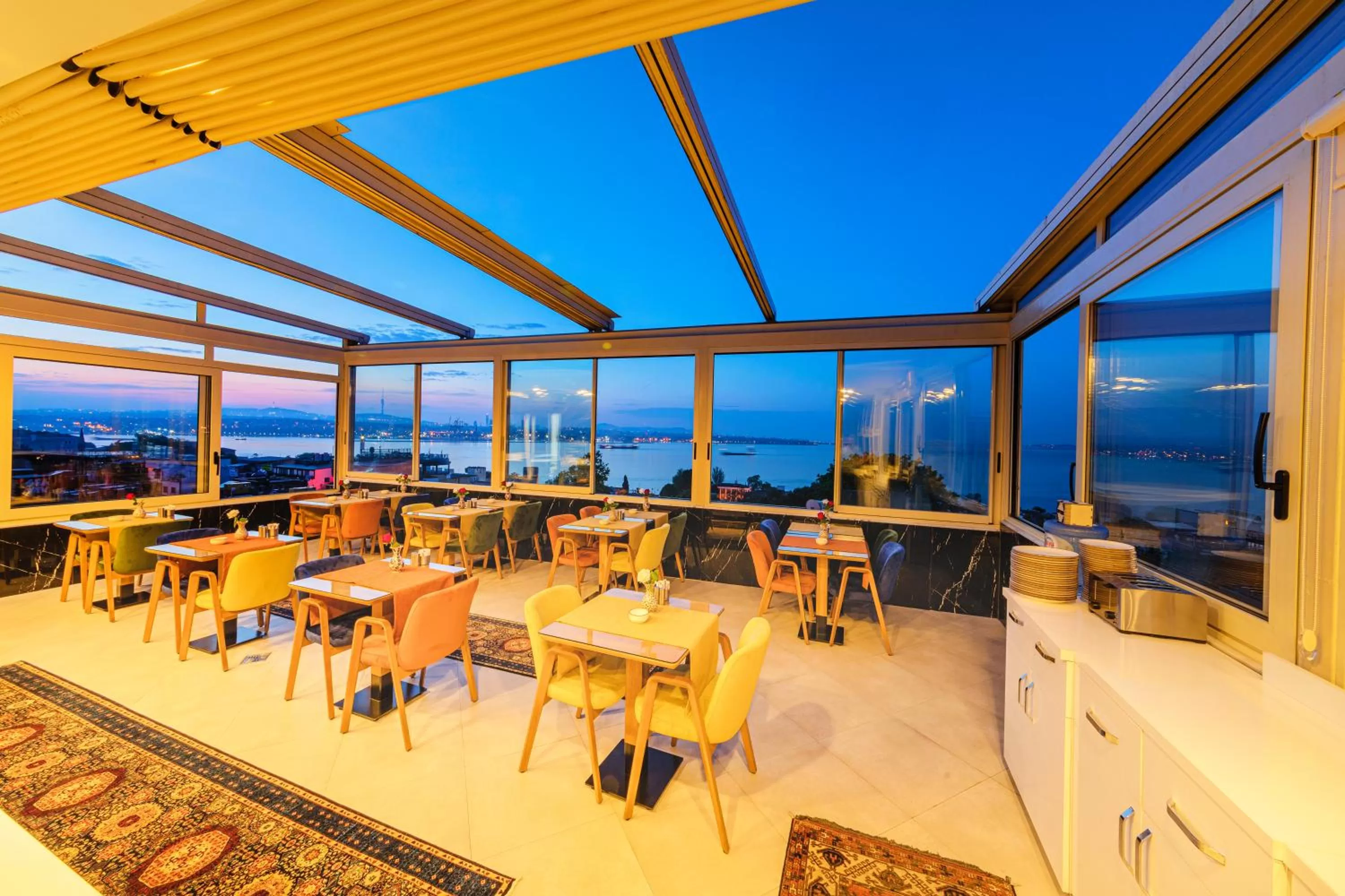 Restaurant/places to eat in Eastanbul Suites