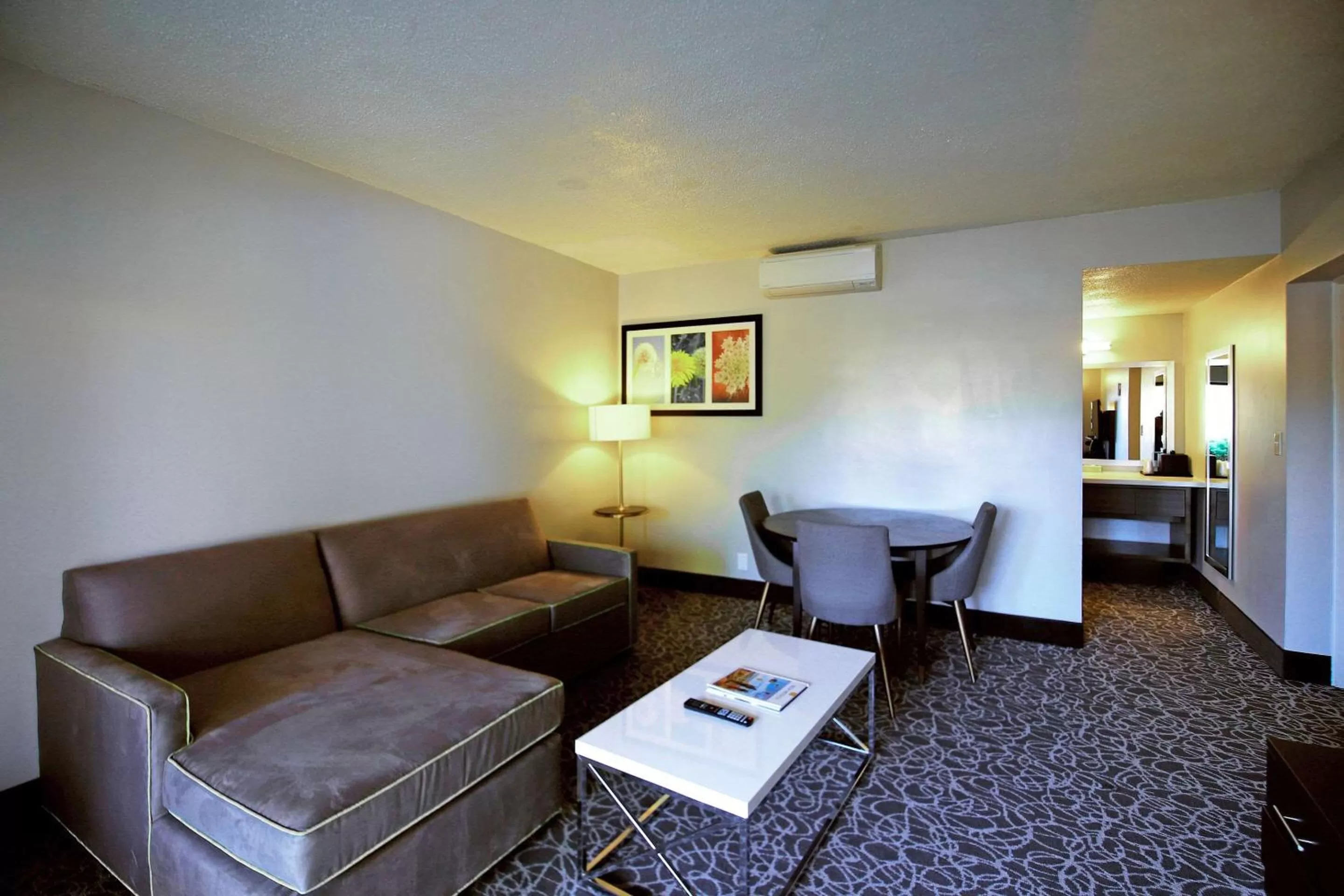 Photo of the whole room in El Sendero Inn, an Ascend Collection Hotel