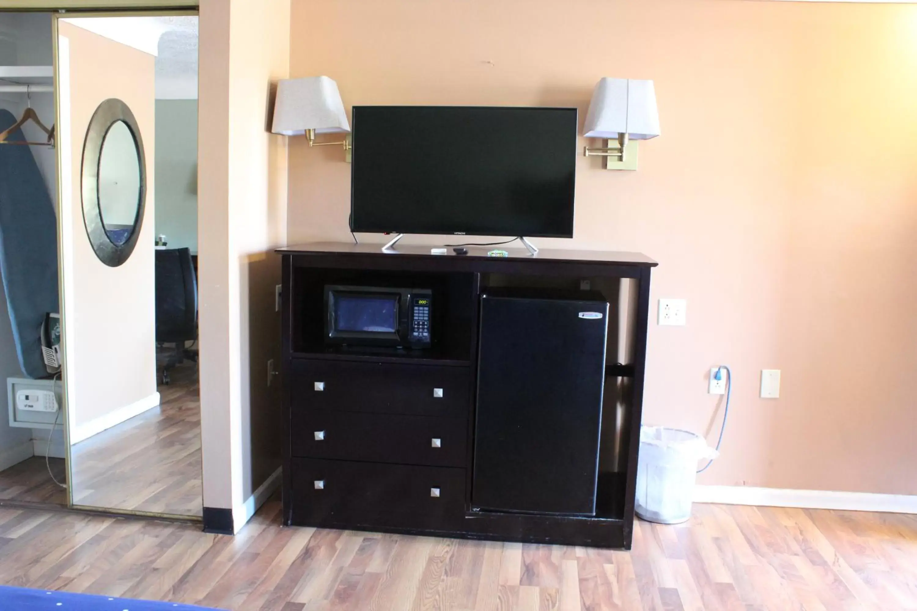 TV/Entertainment Center in Bellevue Hotel and Suites