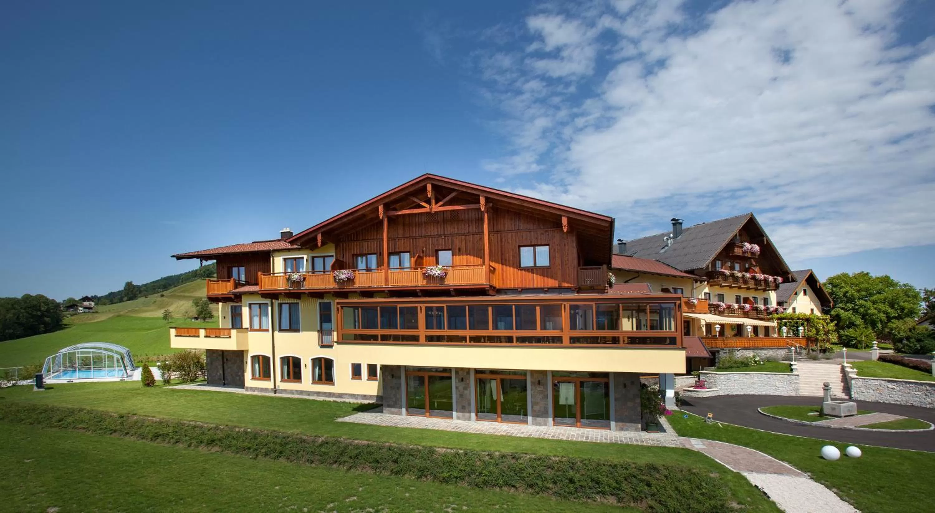 Lake view, Property Building in Panorama Hotel Gasthof Leidingerhof