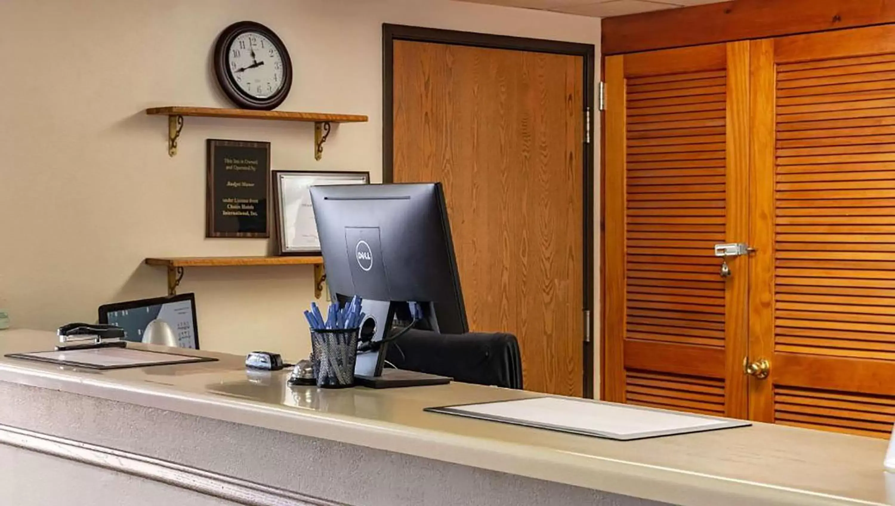 Facade/entrance in Magnuson Hotel Ironwood Facade/entrance in Magnuson Hotel Ironwood