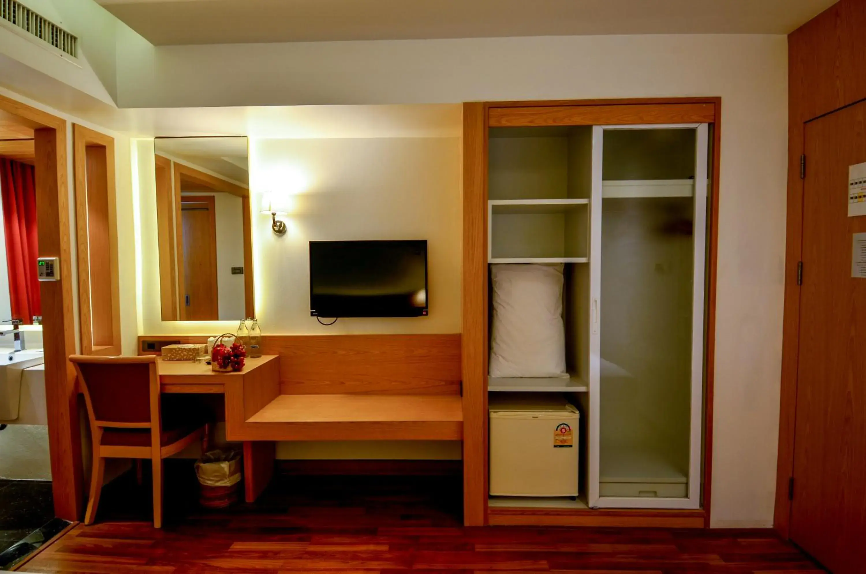 Area and facilities, TV/Entertainment Center in Viva Hotel Songkhla