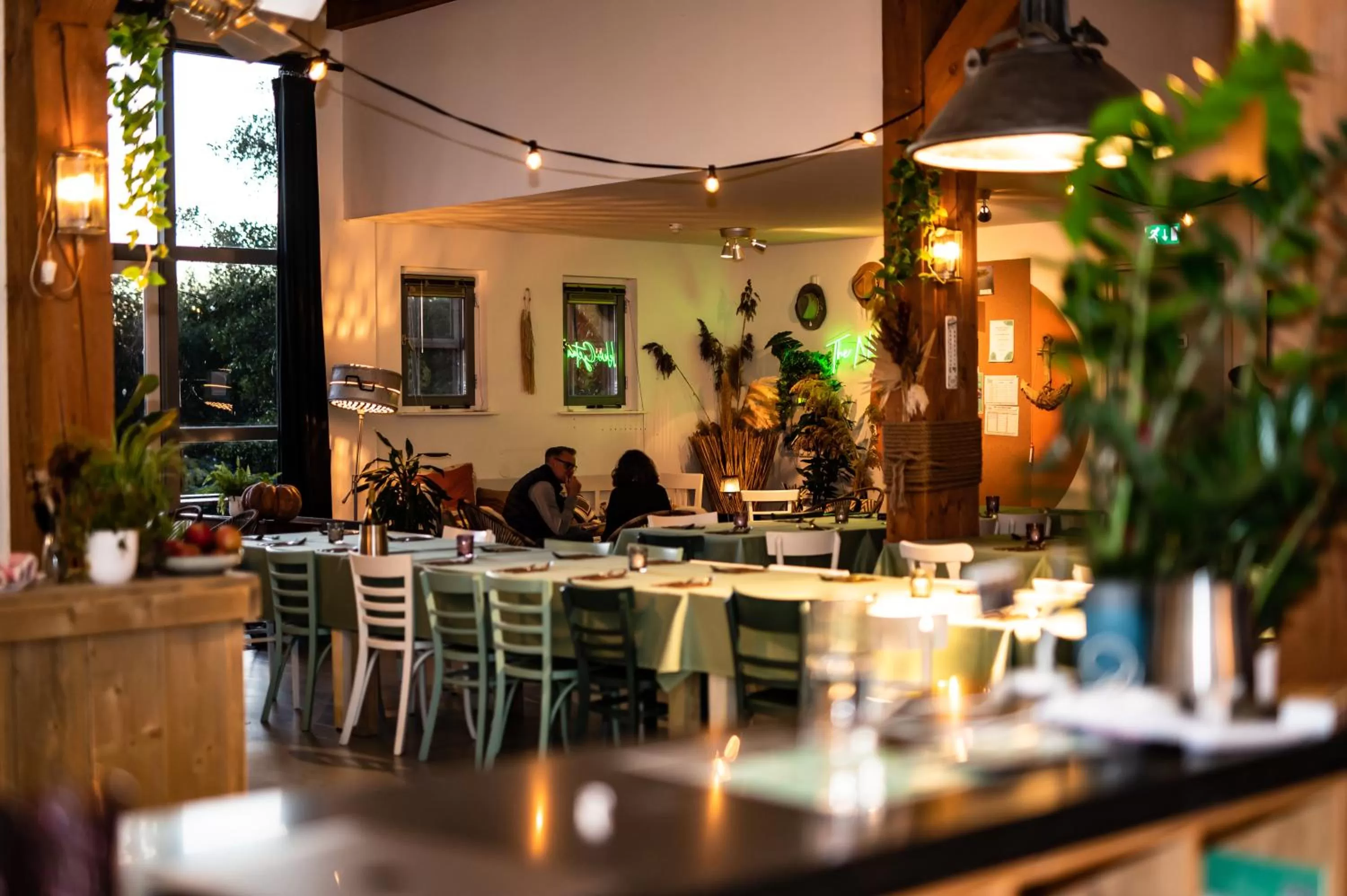 Restaurant/places to eat in TinyParks Cast Away