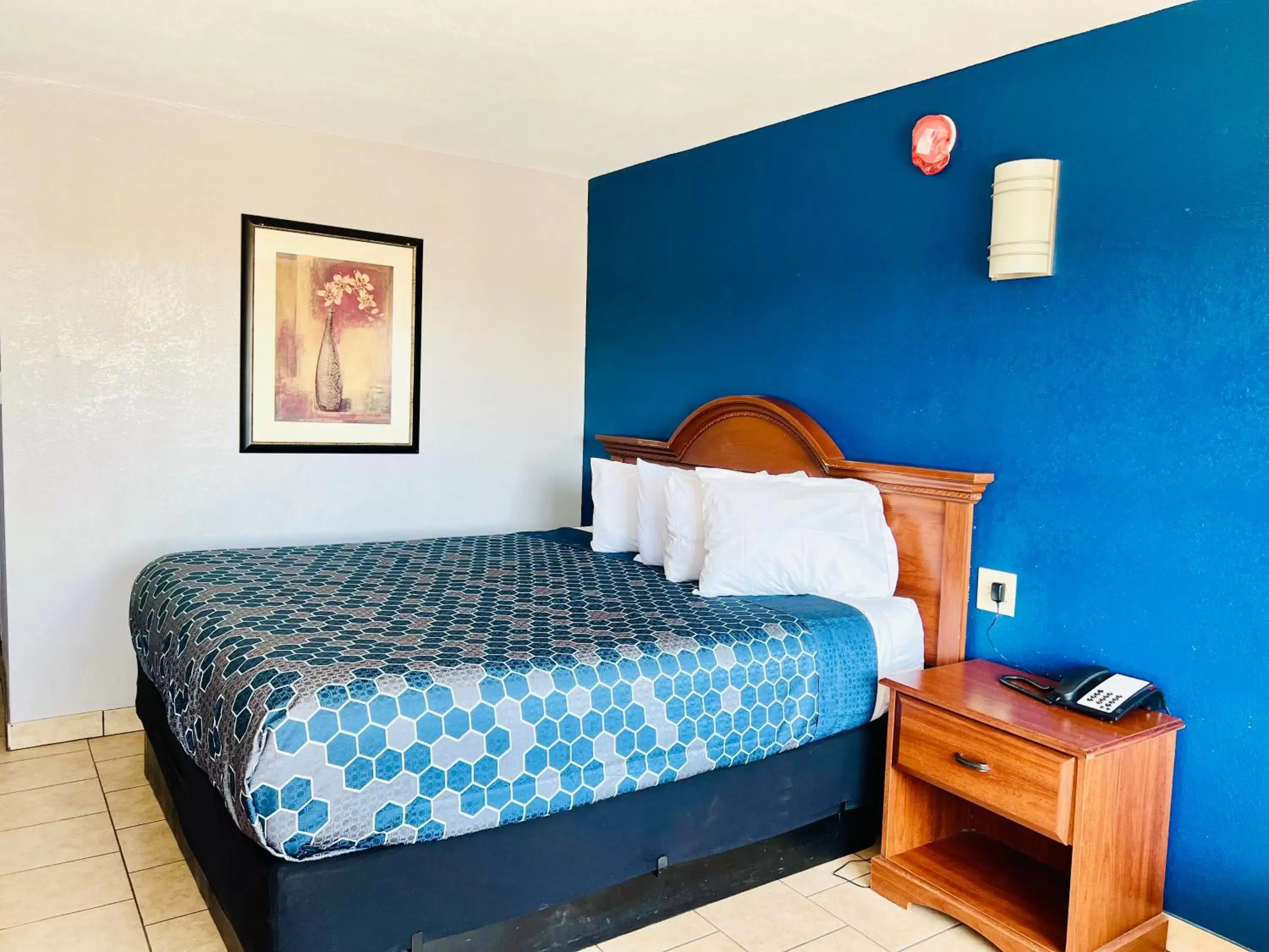 Bed in Budget Inn Bed in Budget Inn