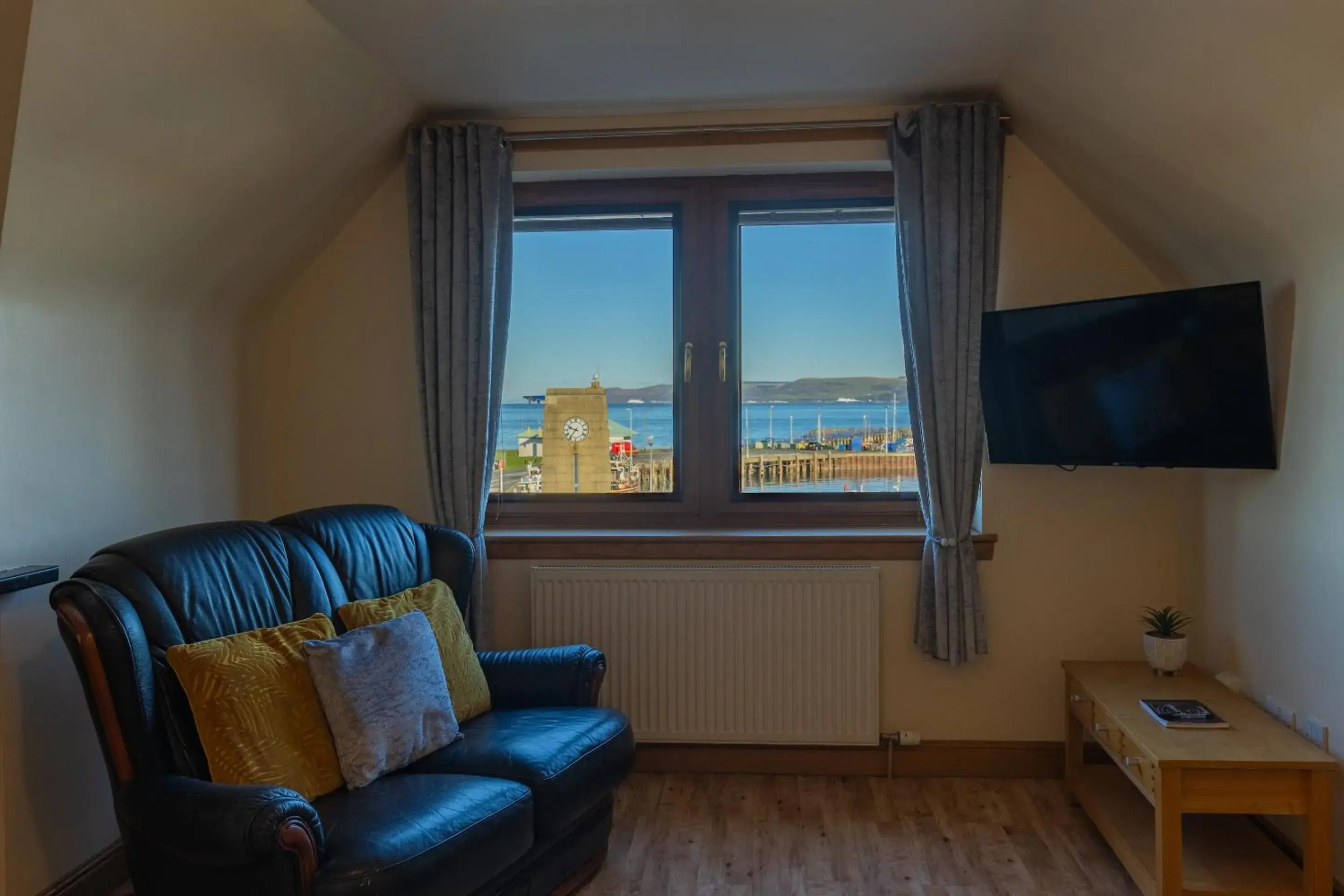 Living room, Seating Area in Quay Head View