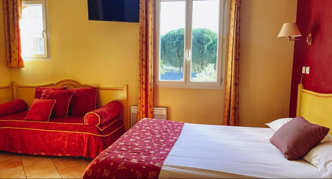 Bed in LOGIS HOTEL & RESTAURANT L'ETAPE Bouc Bel Air - Gardanne