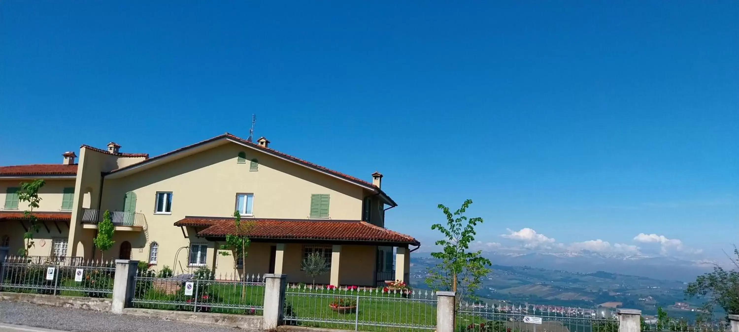 Property Building in Villa Bellavista Alba, B&B