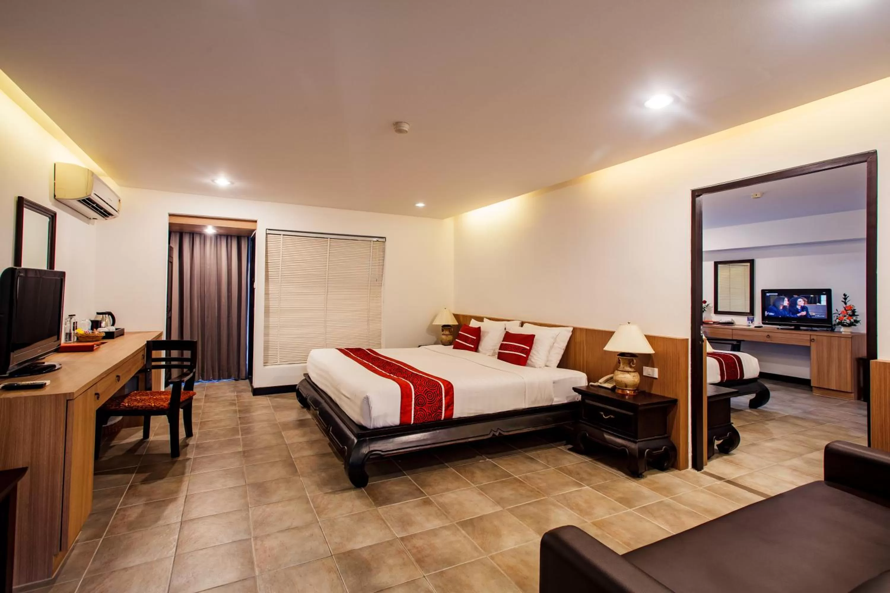 Photo of the whole room, Bed in Raming Lodge Hotel