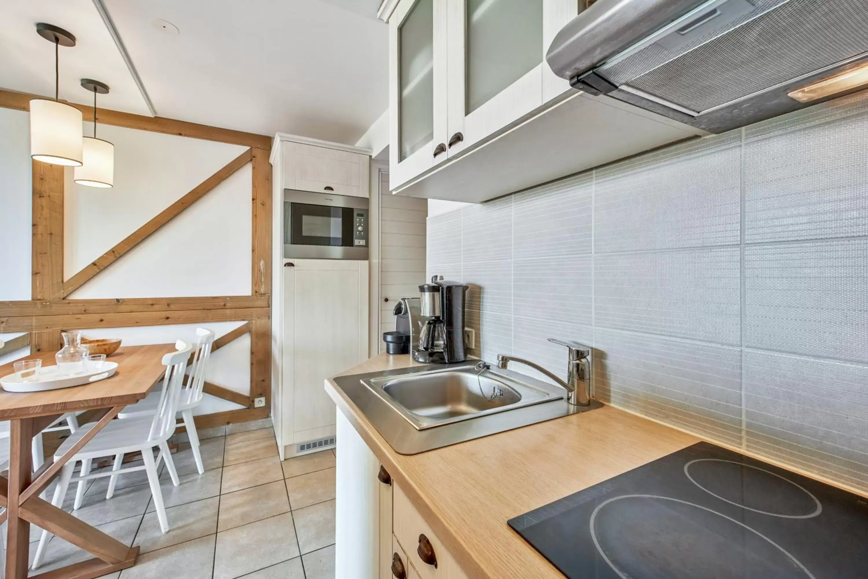 Kitchen or kitchenette, Kitchen/Kitchenette in Pierre & Vacances Premium Residence & Spa Houlgate