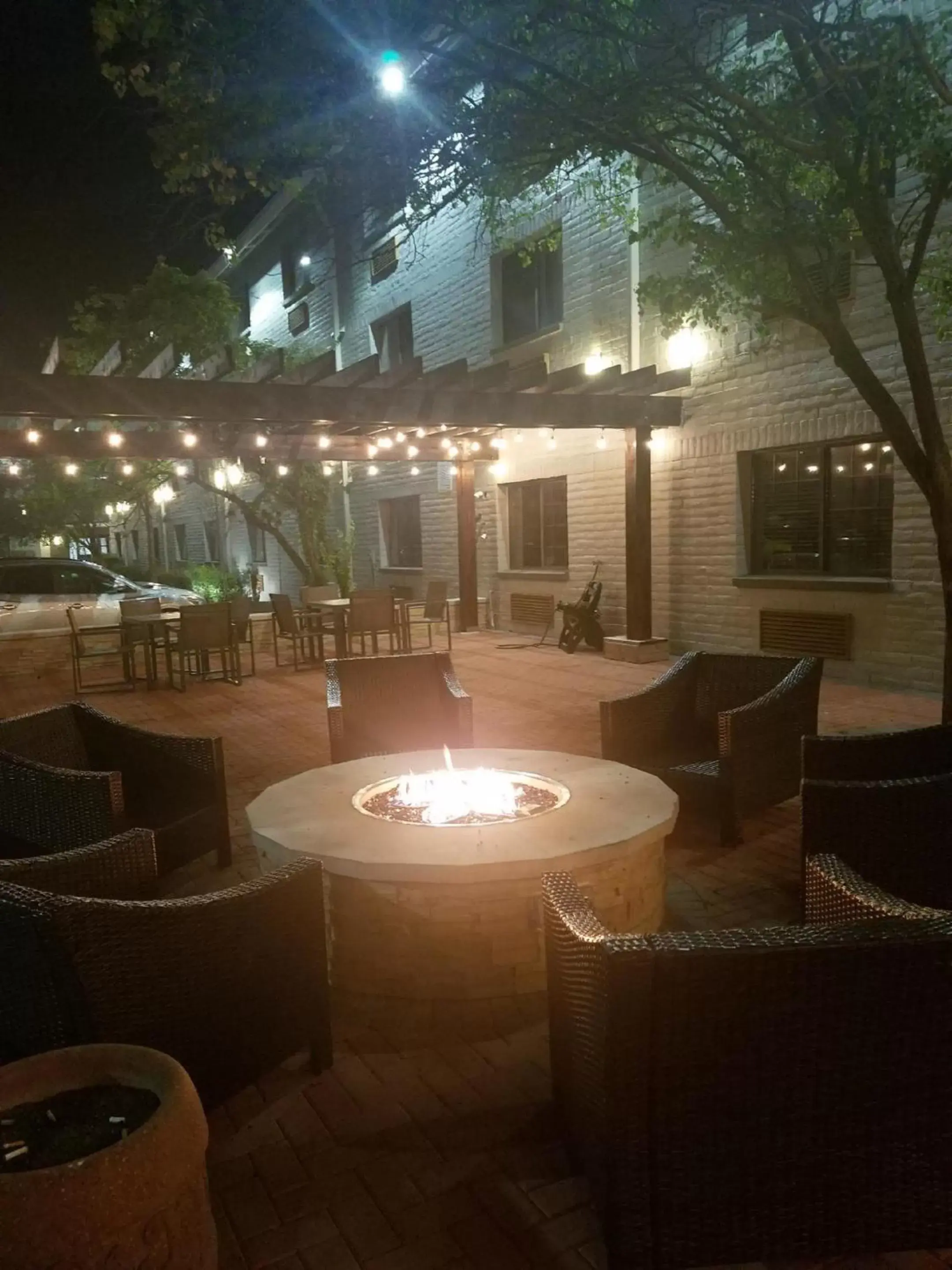 Patio in Country Inn & Suites by Radisson, Chicago-Hoffman