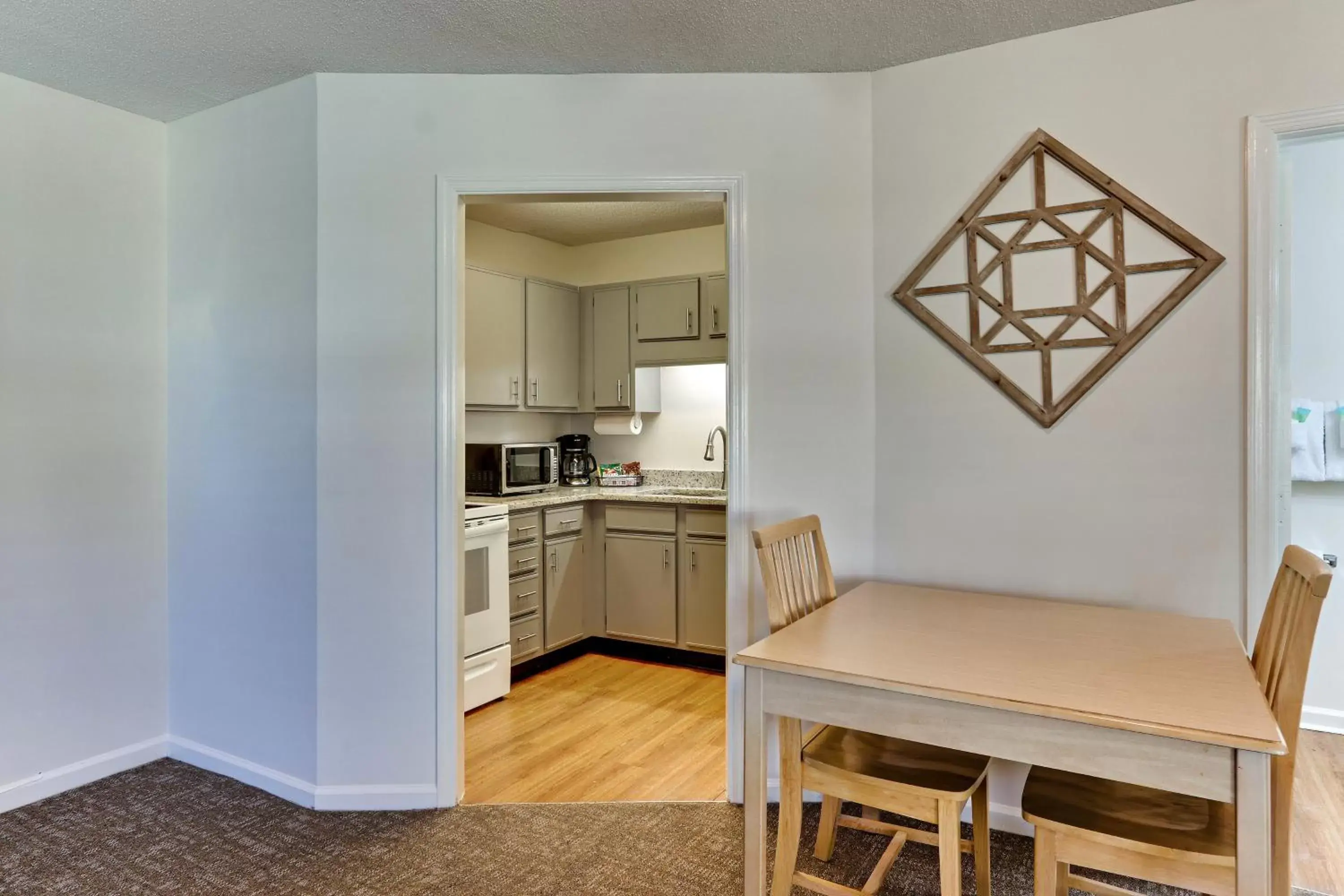 Kitchen/Kitchenette in Mariners Suites - Kingsland