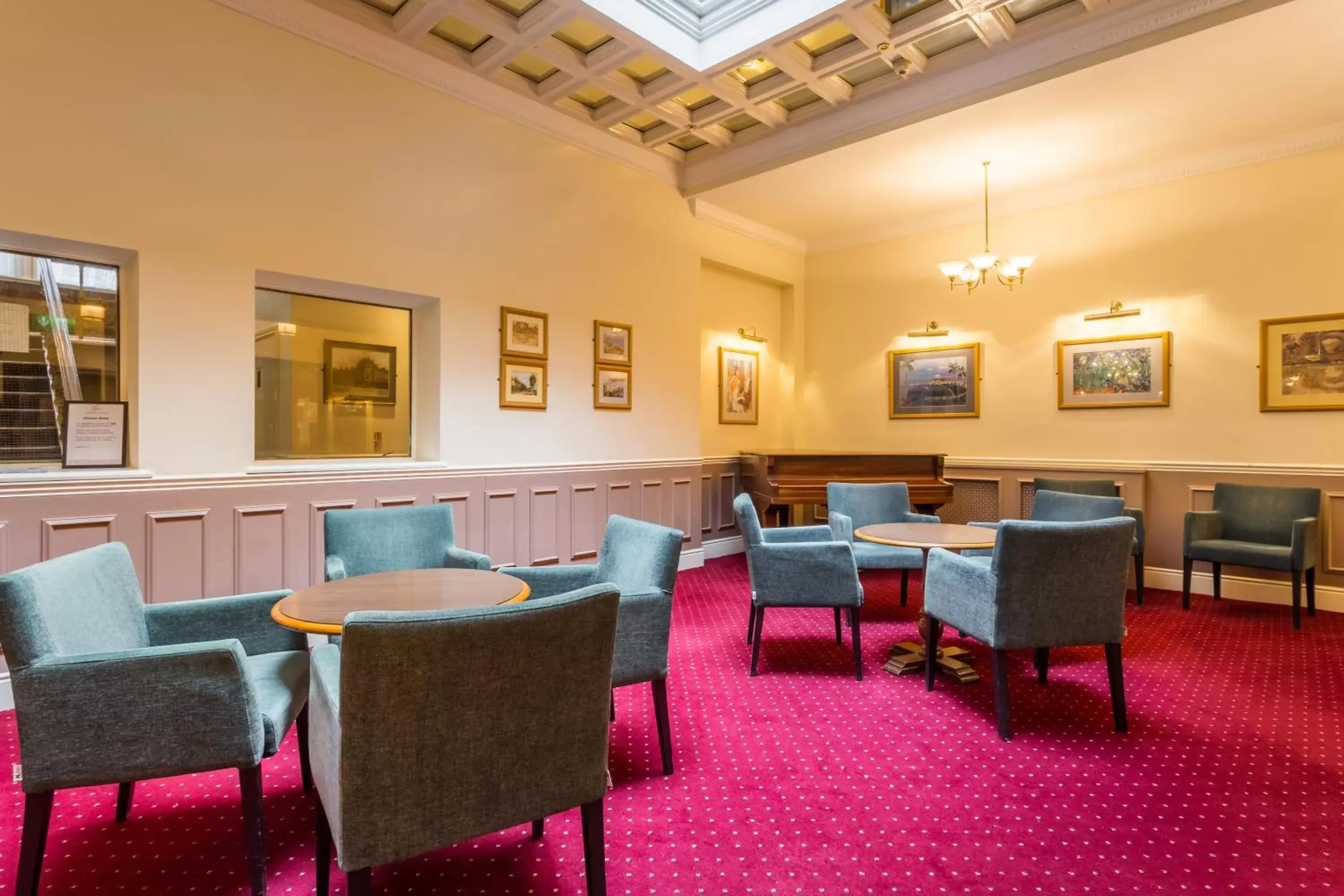 Lounge or bar, Restaurant/Places to Eat in The County Hotel