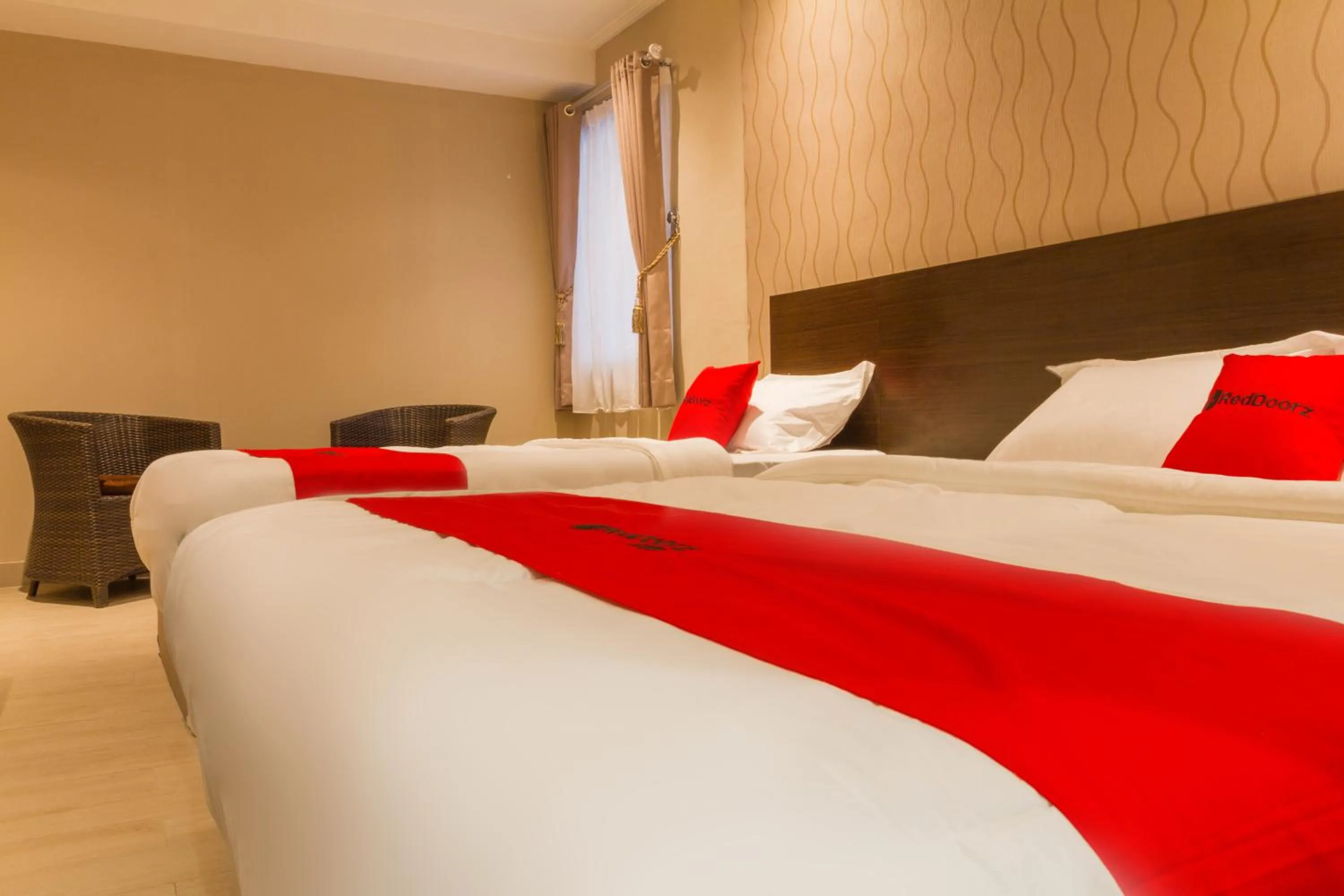 Photo of the whole room, Bed in RedDoorz Plus @ Dipatiukur