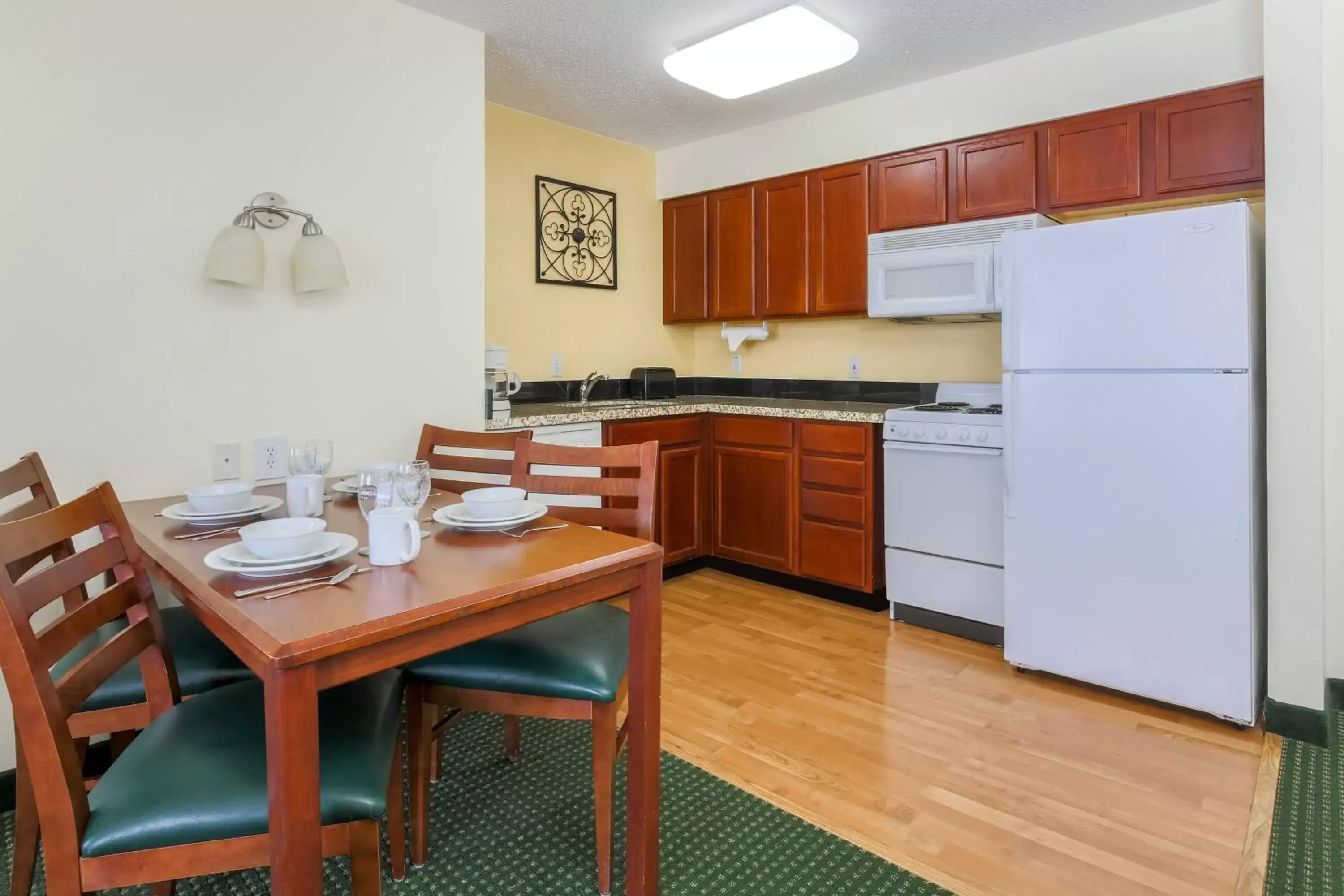 Bedroom, Kitchen/Kitchenette in Residence Inn by Marriott Oklahoma City South