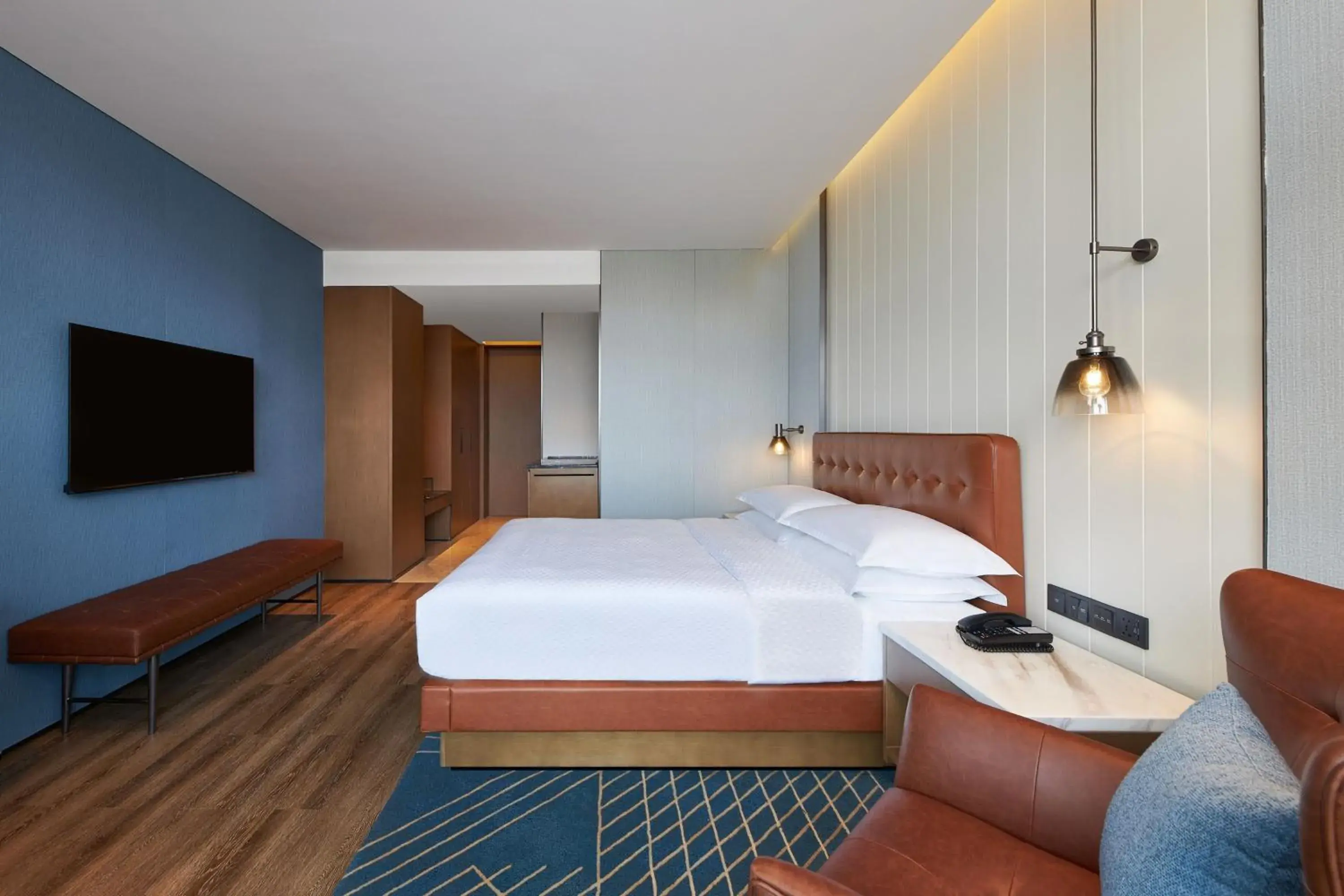 Photo of the whole room, Bed in Four Points by Sheraton Nanchang, Xihu
