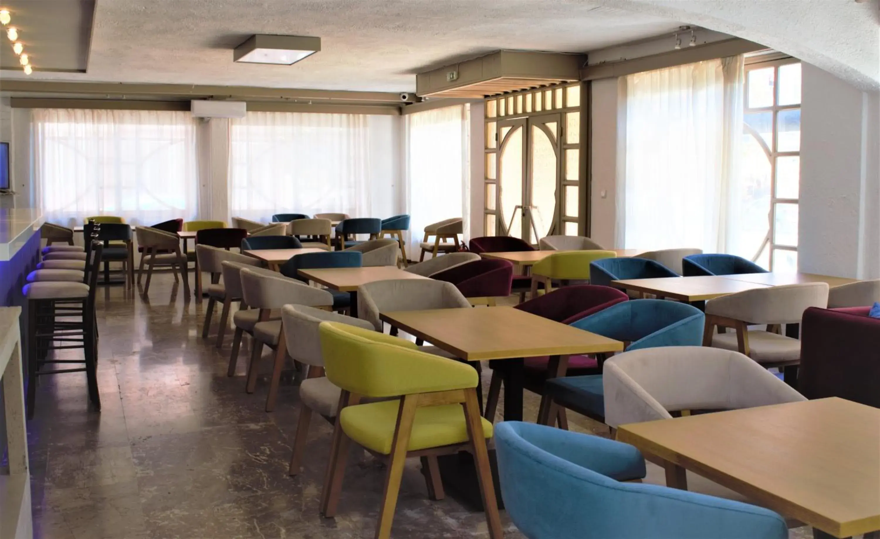 Lounge or bar, Restaurant/Places to Eat in Apollon Hotel