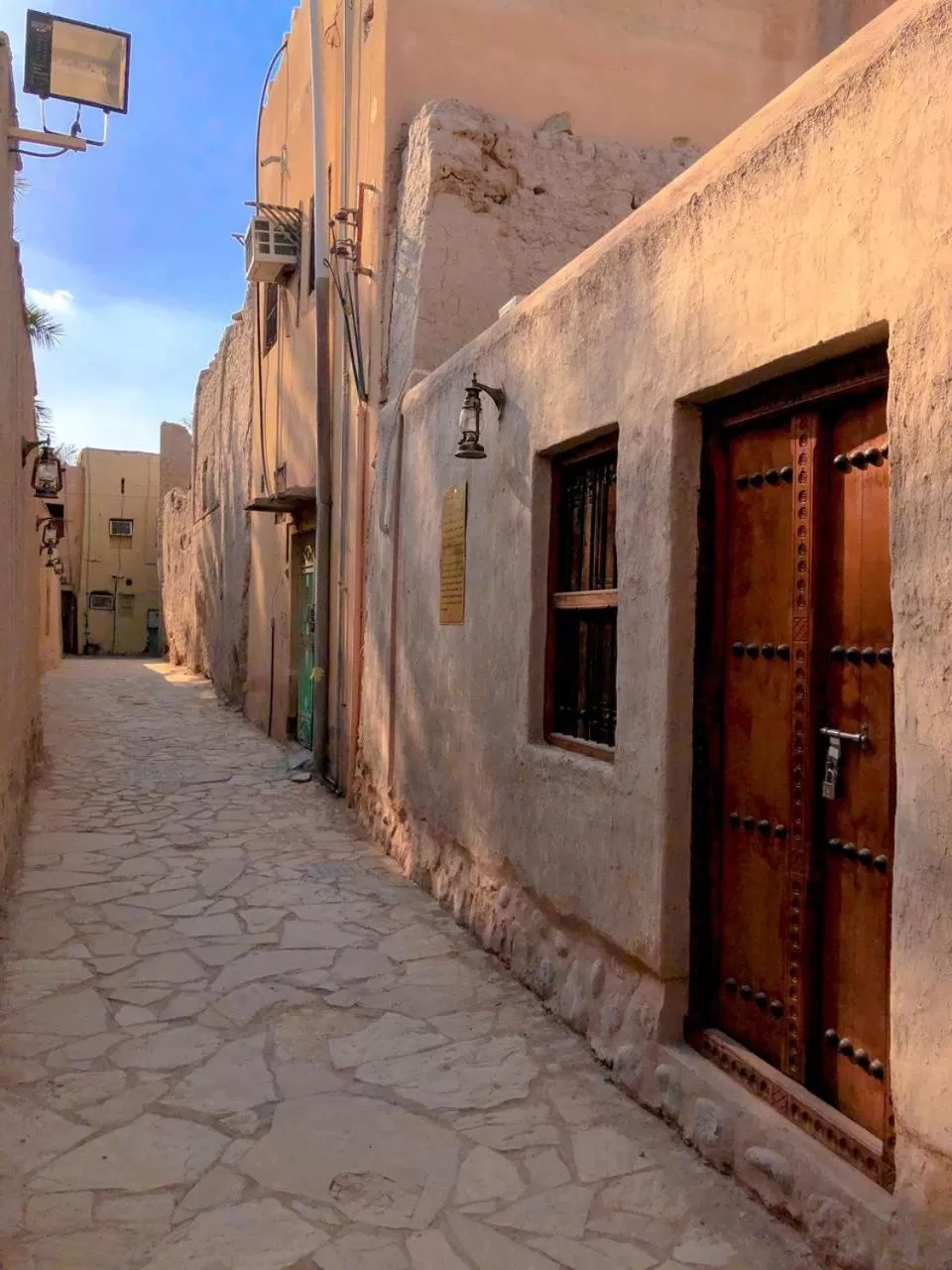 Bustan inn by Alley Escape