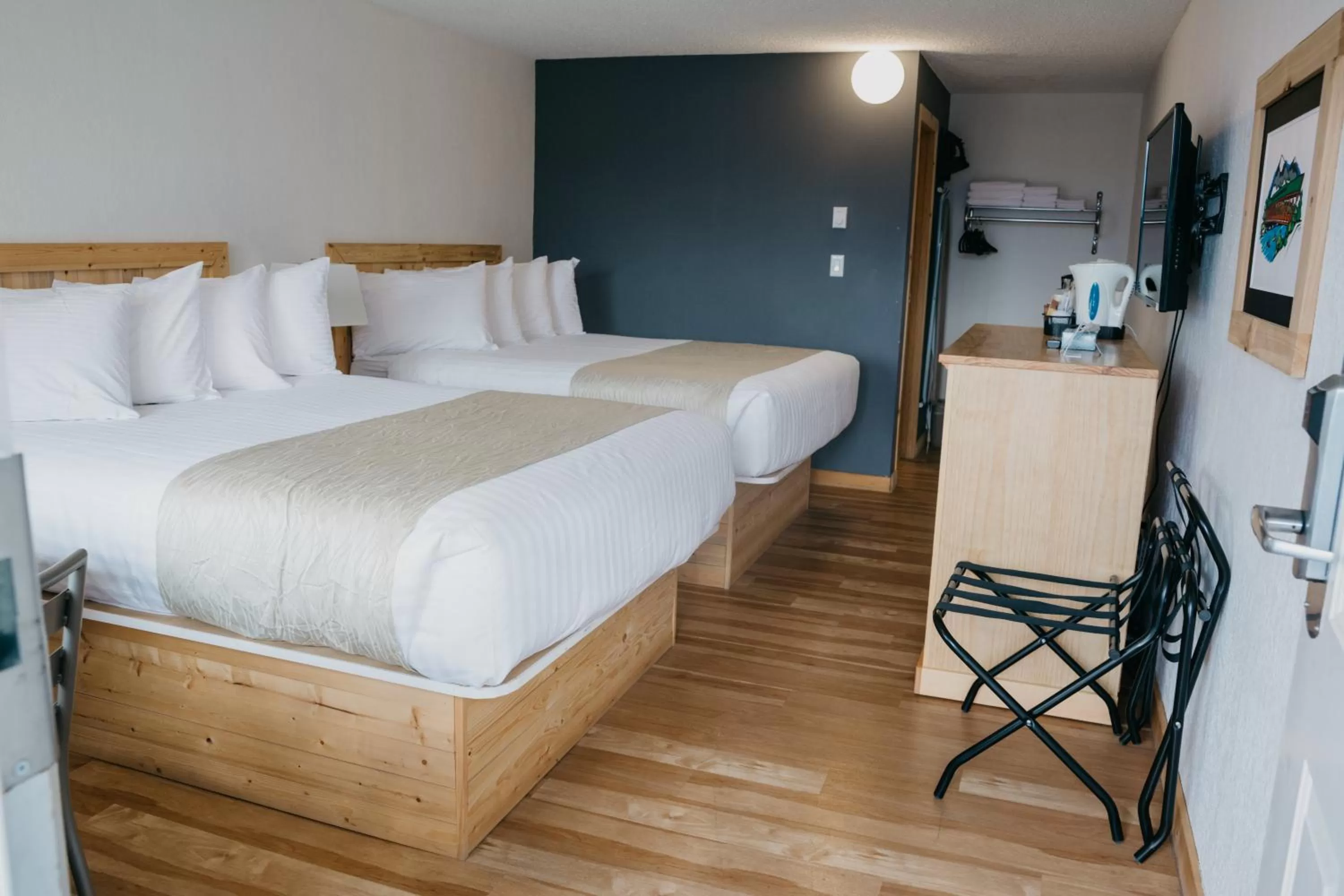 Photo of the whole room in Golden Village Lodge